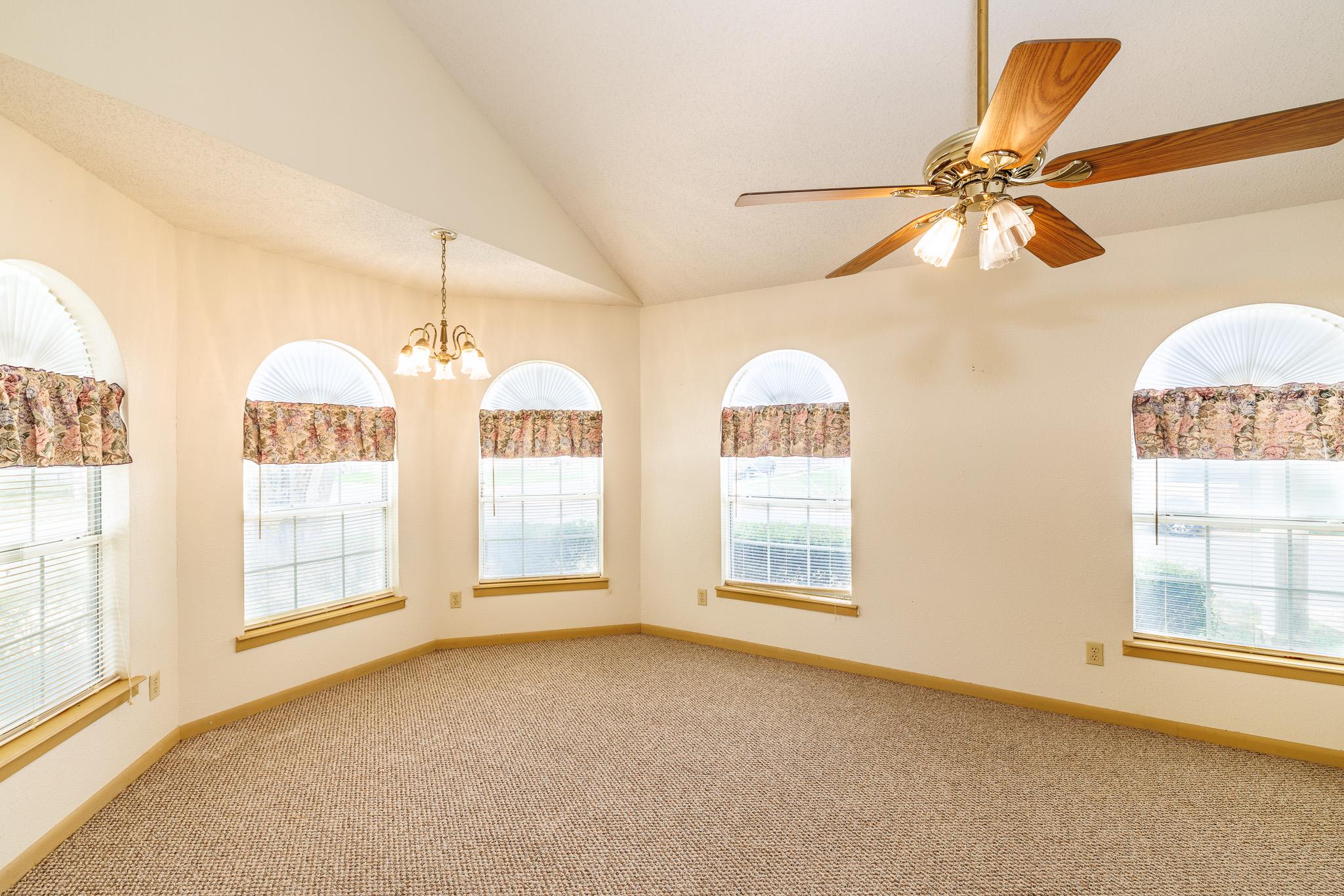 806 Saint Michael St, Gonzales, TX 78629