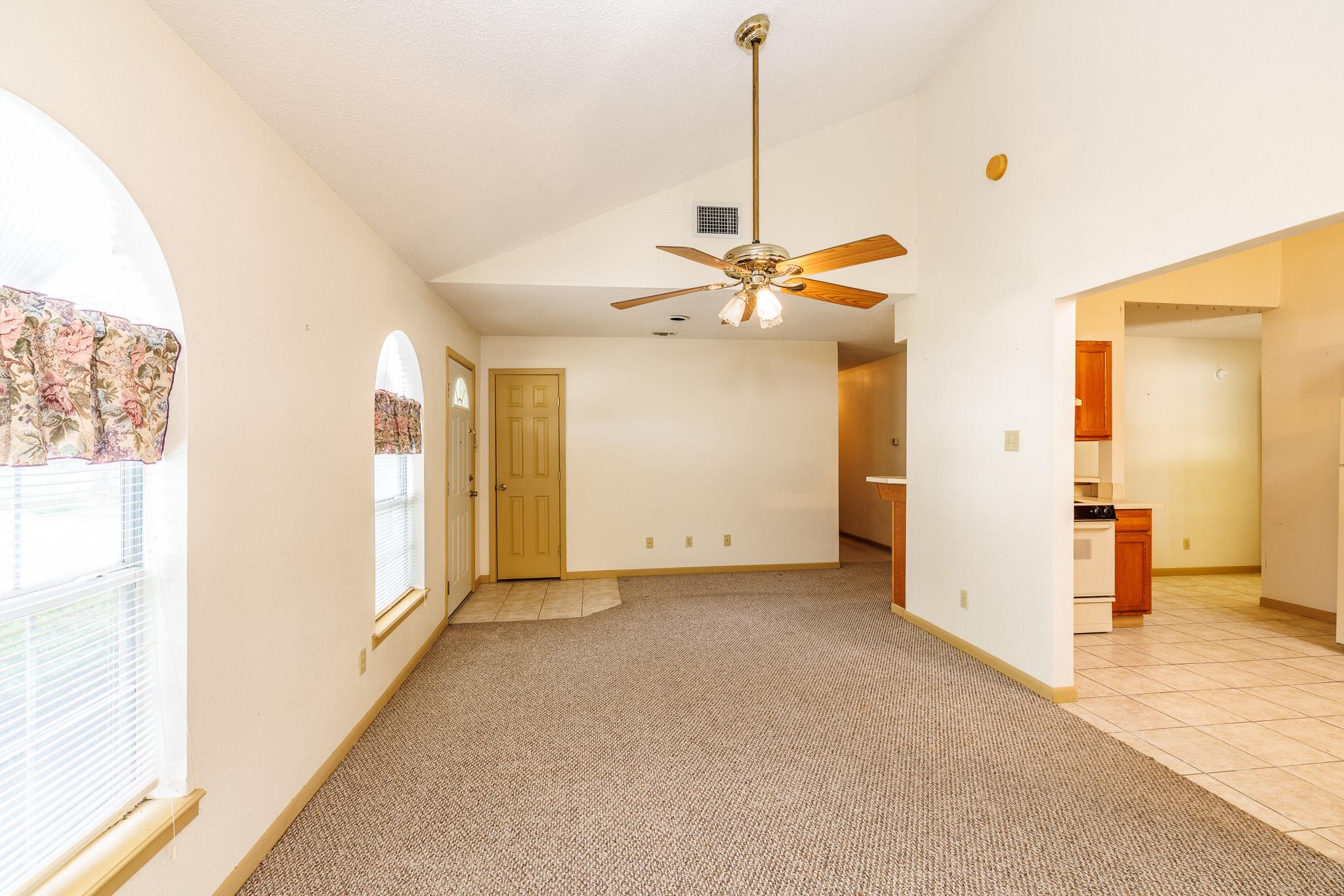 806 Saint Michael St, Gonzales, TX 78629