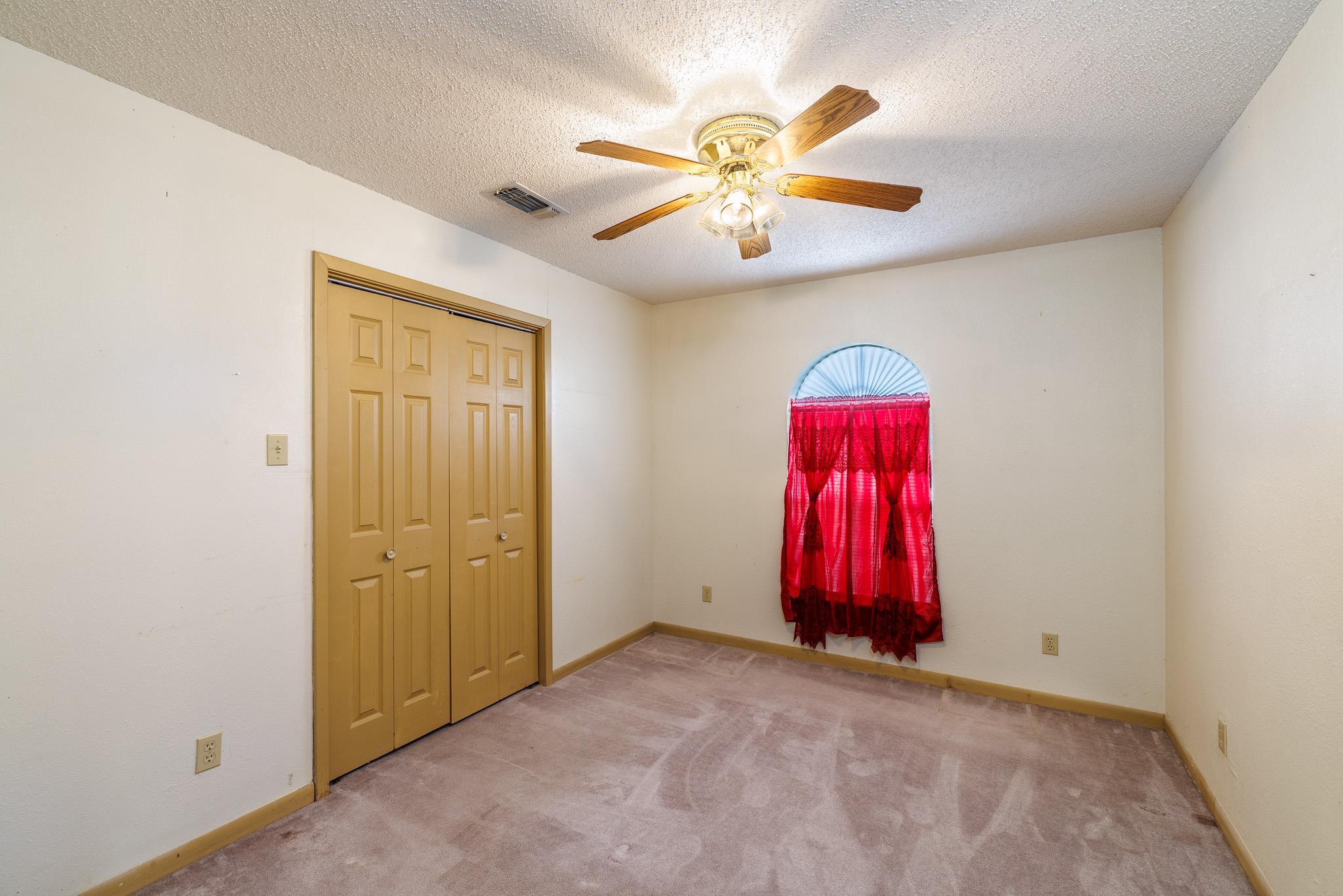 806 Saint Michael St, Gonzales, TX 78629