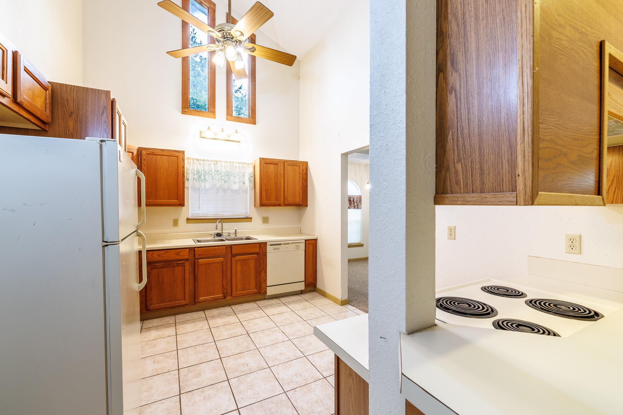 806 Saint Michael St, Gonzales, TX 78629