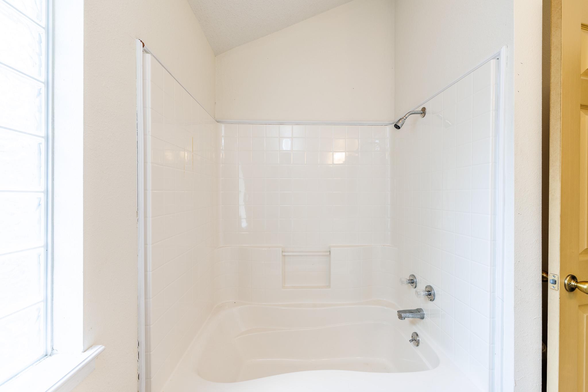 806 Saint Michael St, Gonzales, TX 78629