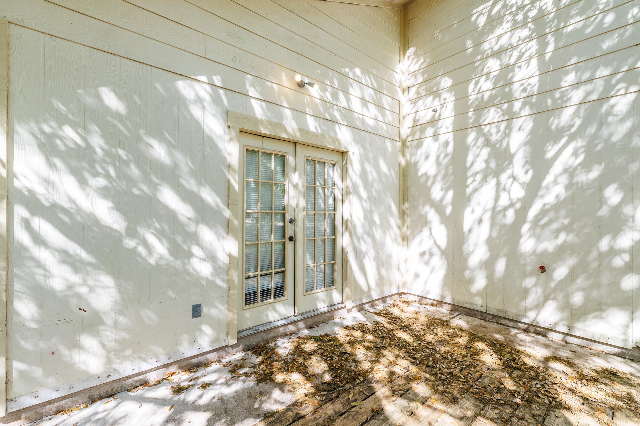 806 Saint Michael St, Gonzales, TX 78629