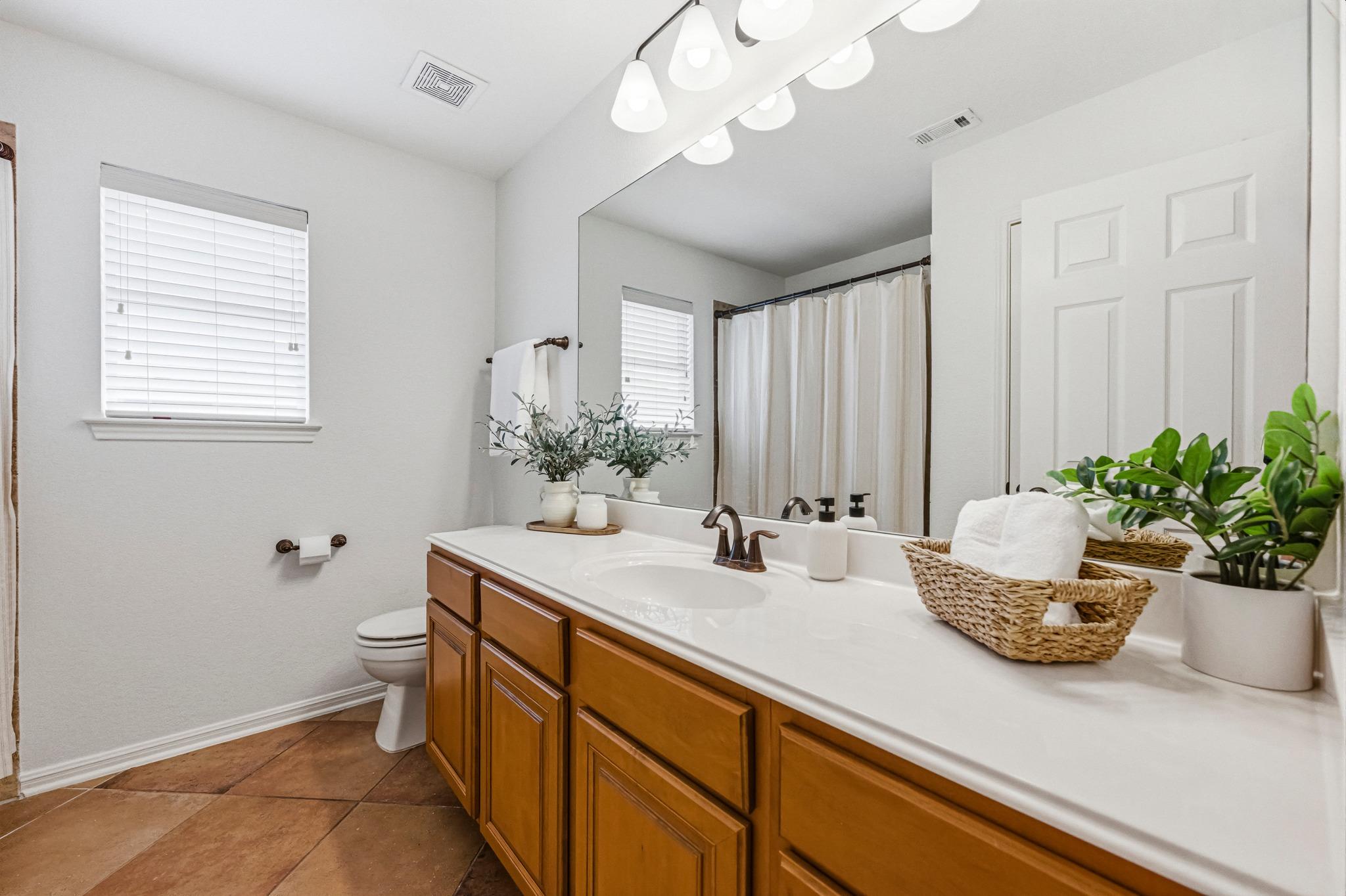 2128 Garlic Creek Dr, Buda, TX 78610