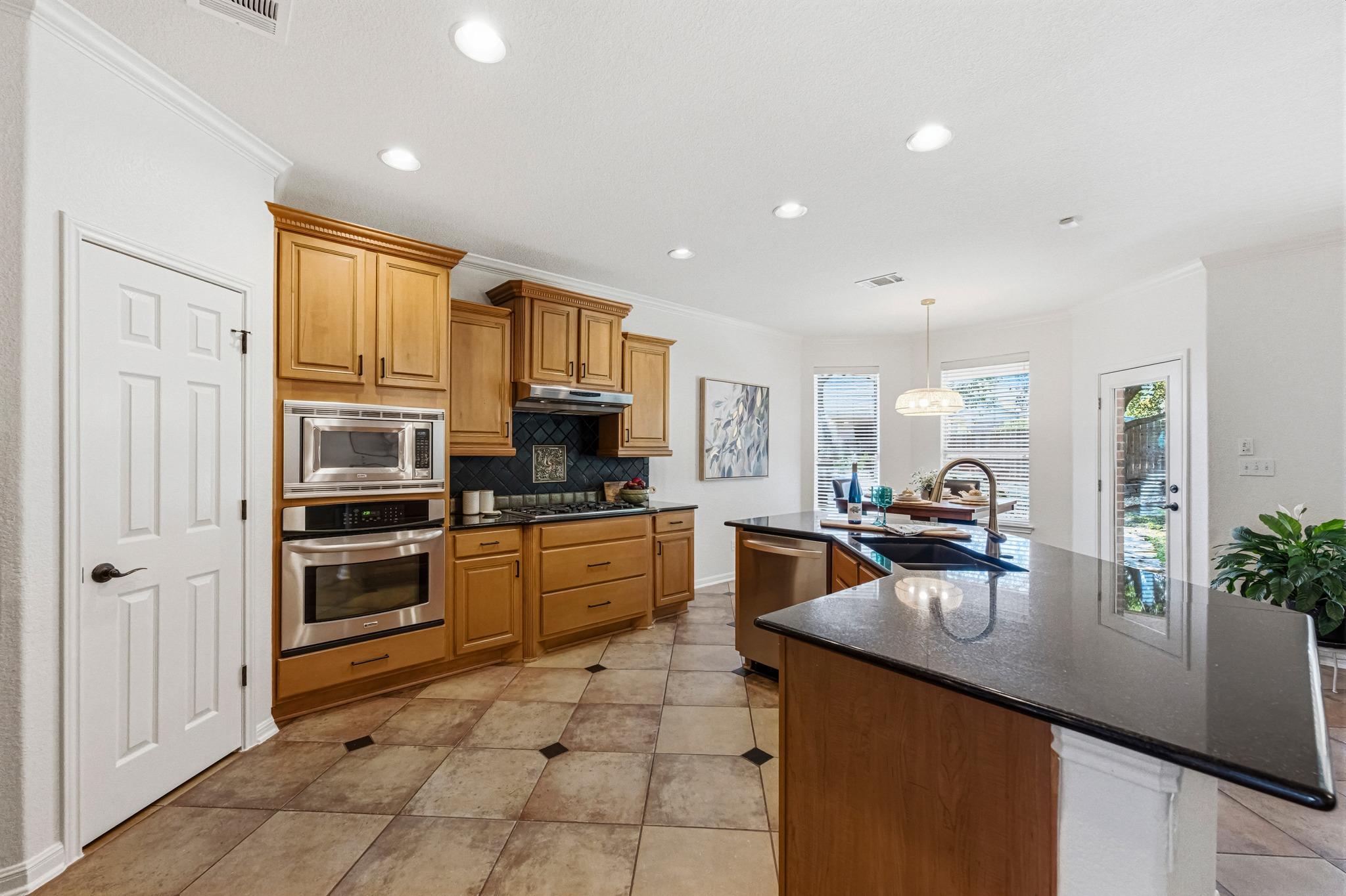 2128 Garlic Creek Dr, Buda, TX 78610