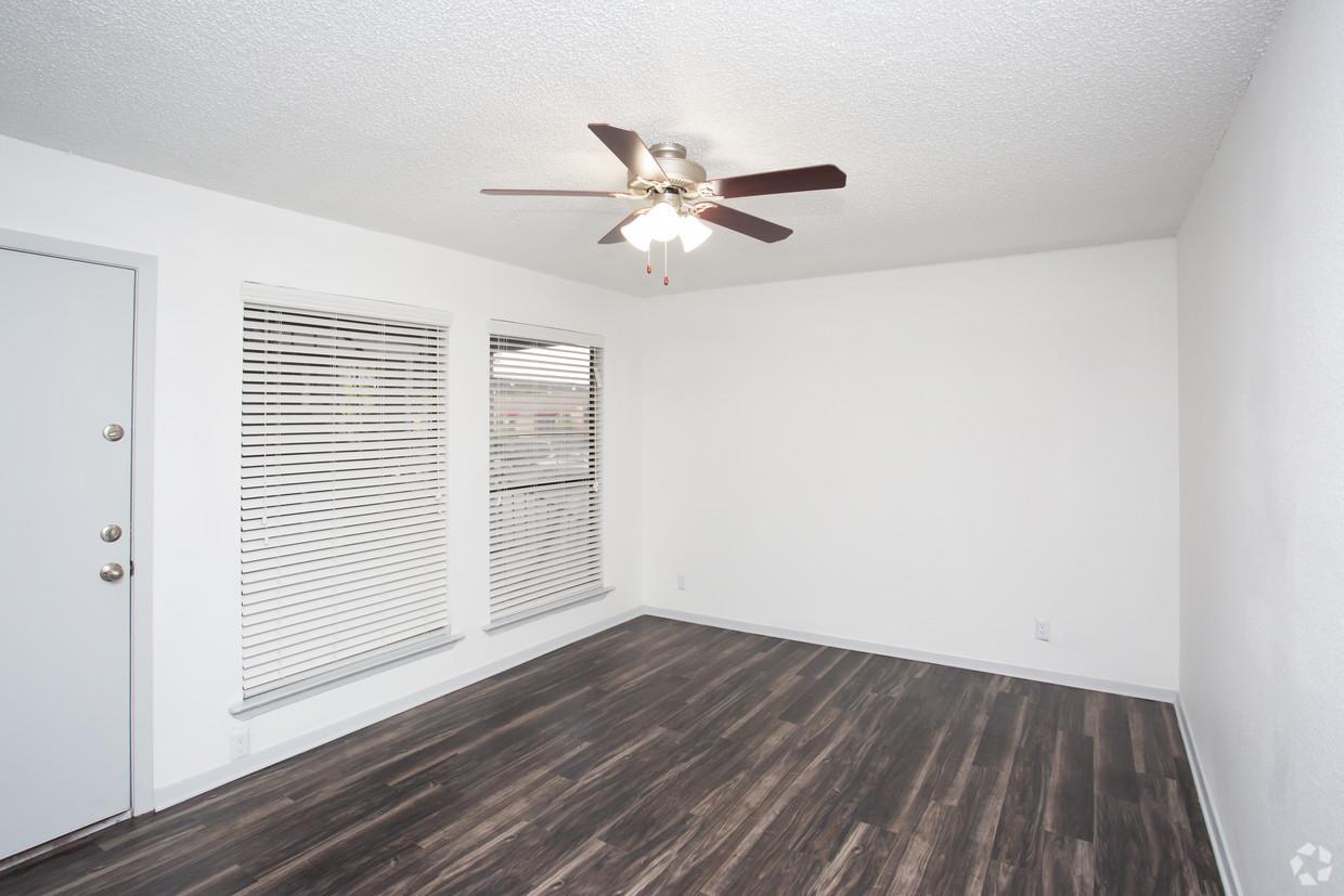 8033 Gessner Dr # 137, Austin, TX 78753