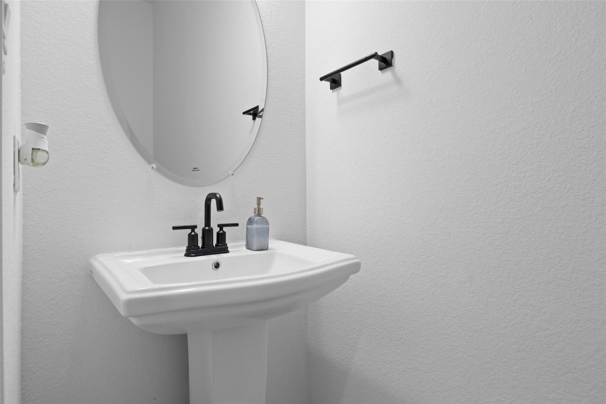 303 Eagle Ford Dr, Kyle, TX 78640