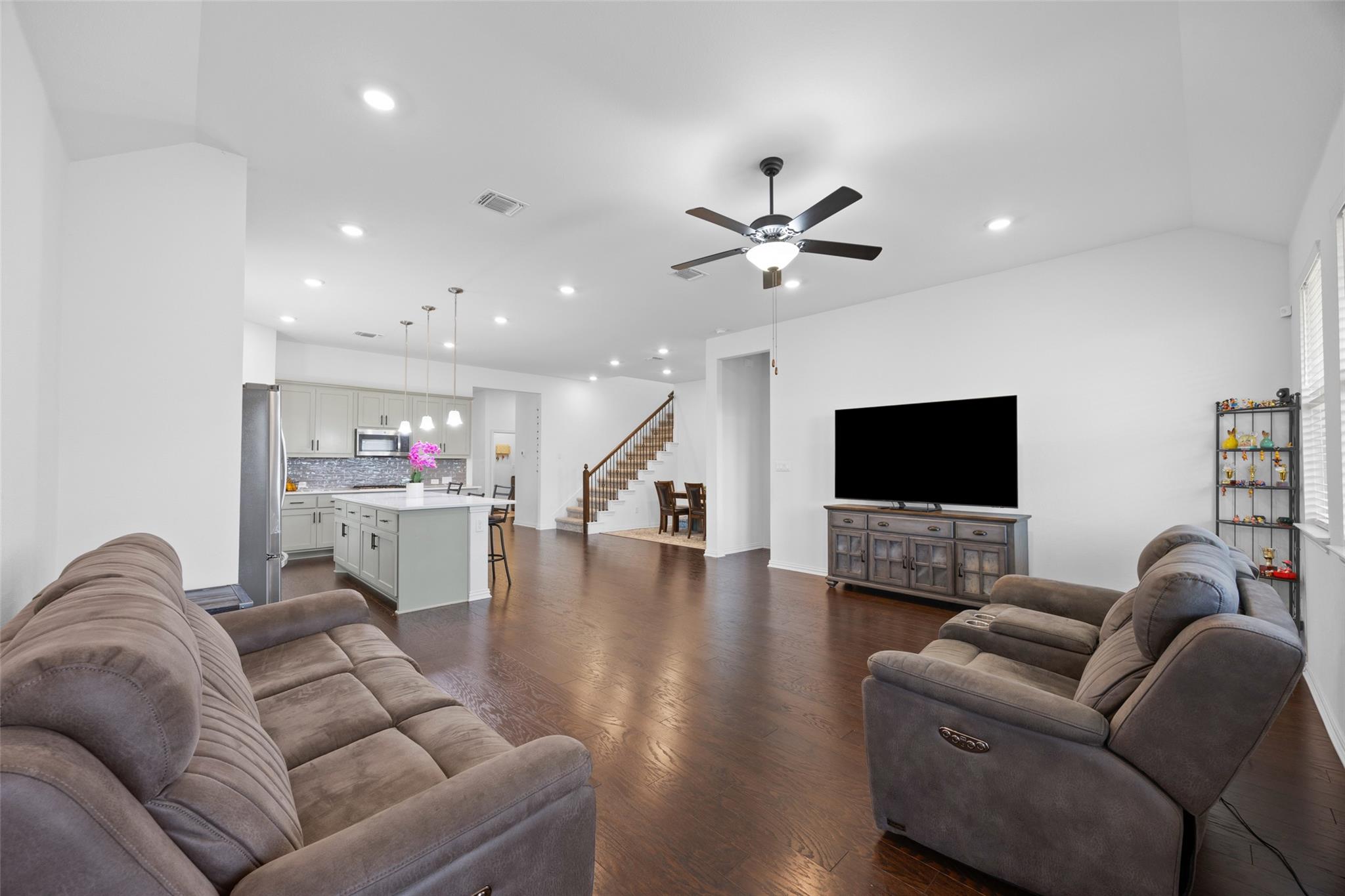 303 Eagle Ford Dr, Kyle, TX 78640