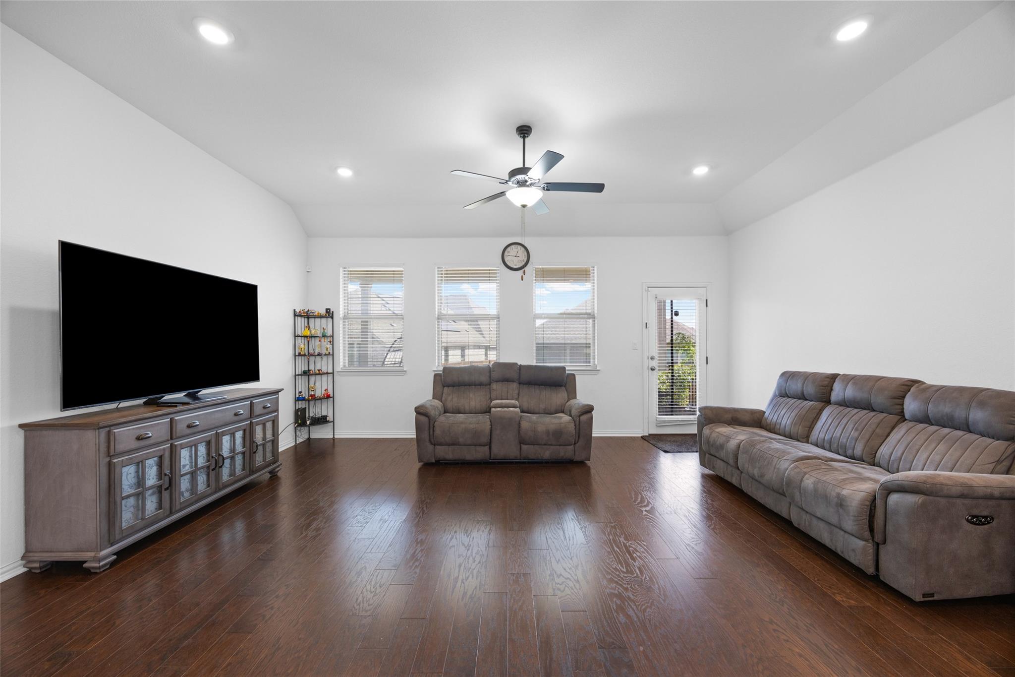 303 Eagle Ford Dr, Kyle, TX 78640