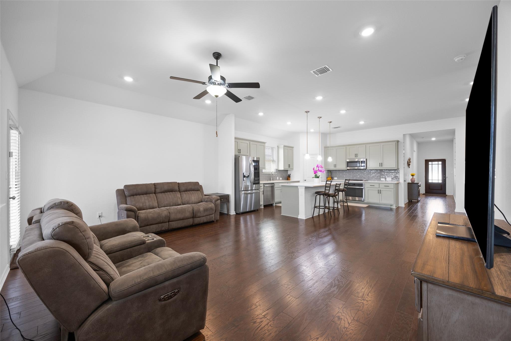 303 Eagle Ford Dr, Kyle, TX 78640