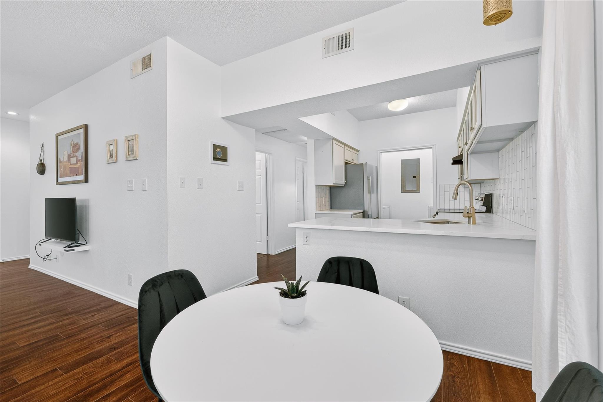 3809 Spicewood Springs Rd # 103, Austin, TX 78759