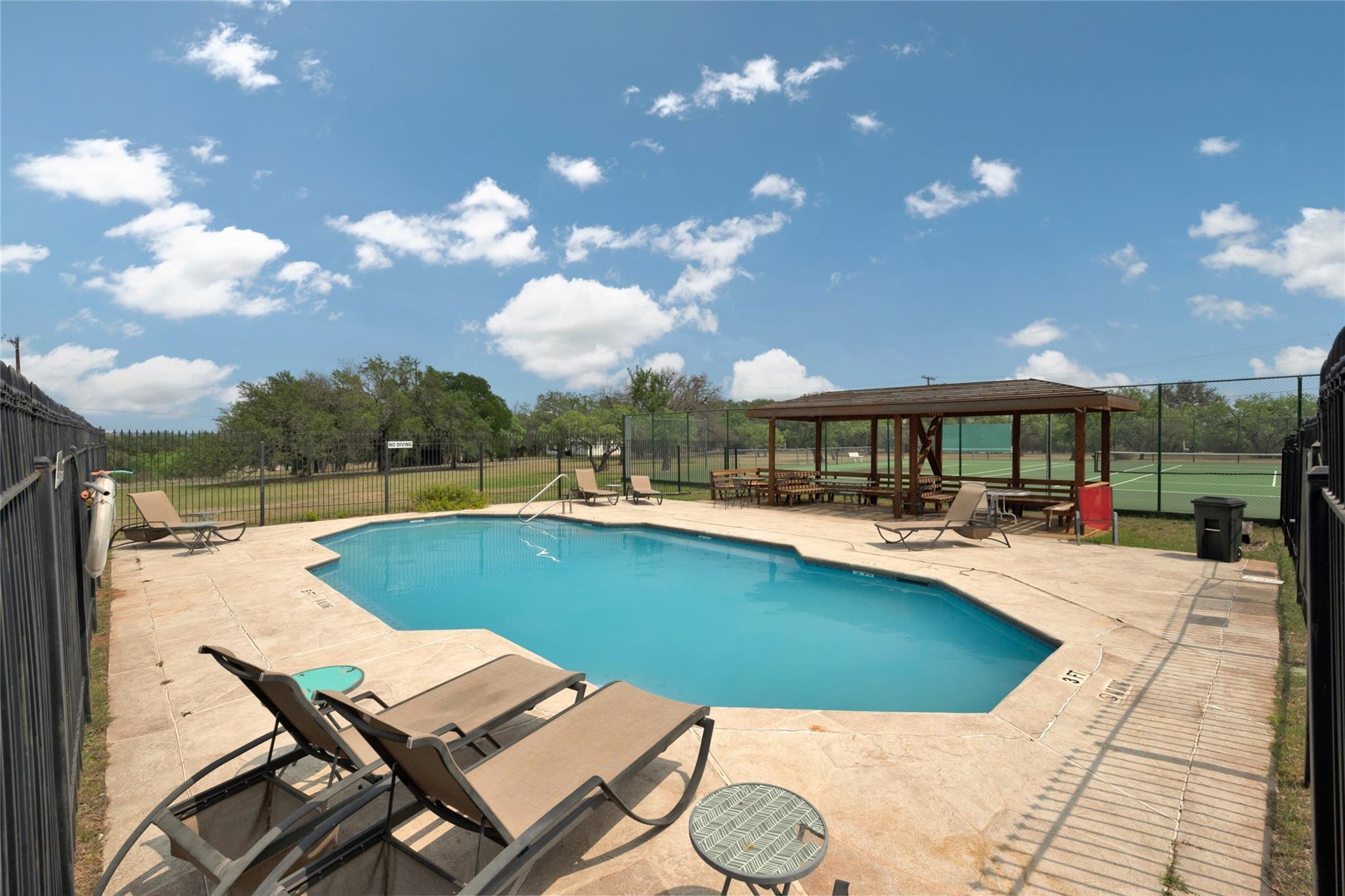 329 Kendall Dr, Spicewood, TX 78669