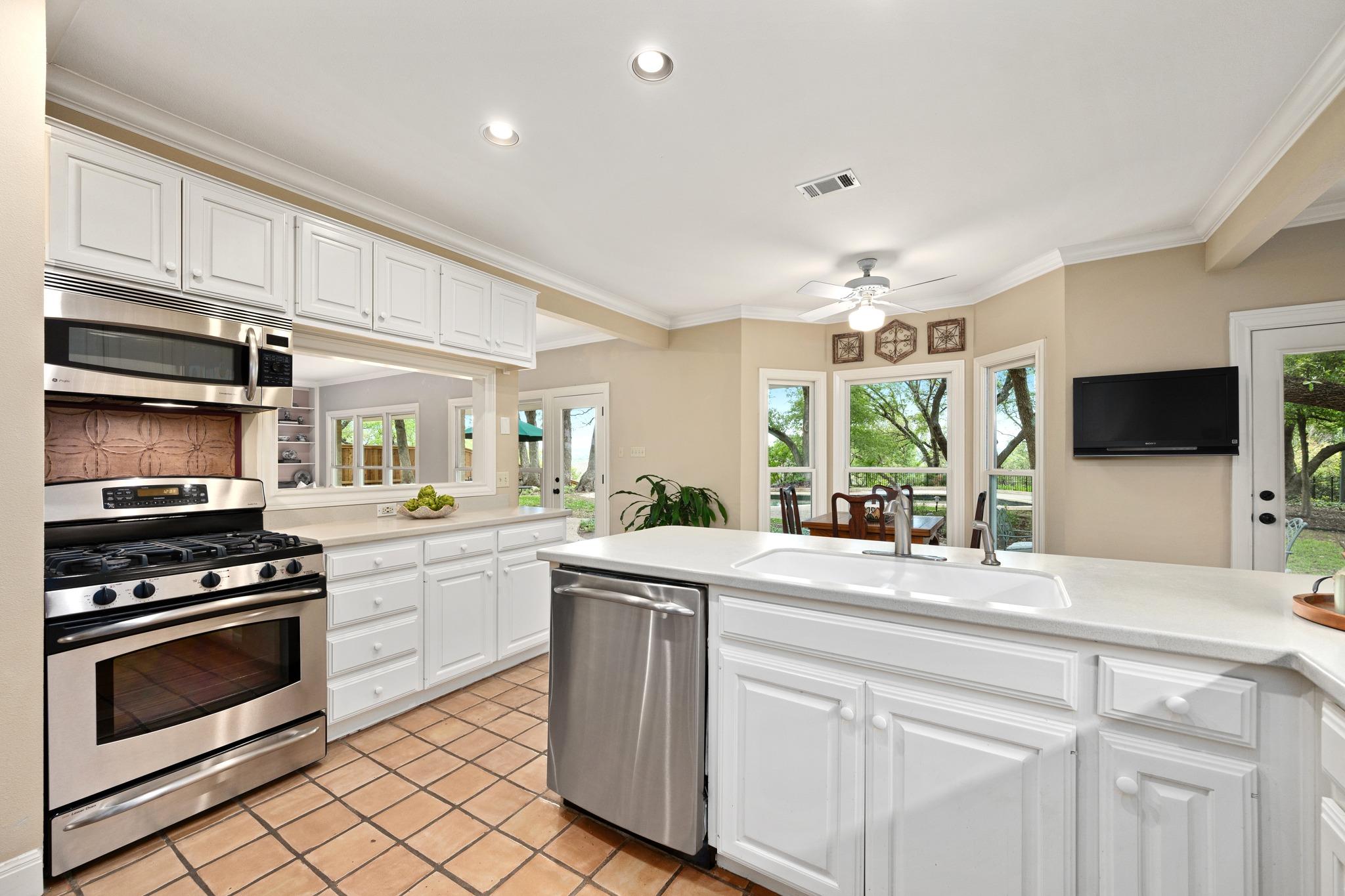 2900 Angelfire Ln, Austin, TX 78746