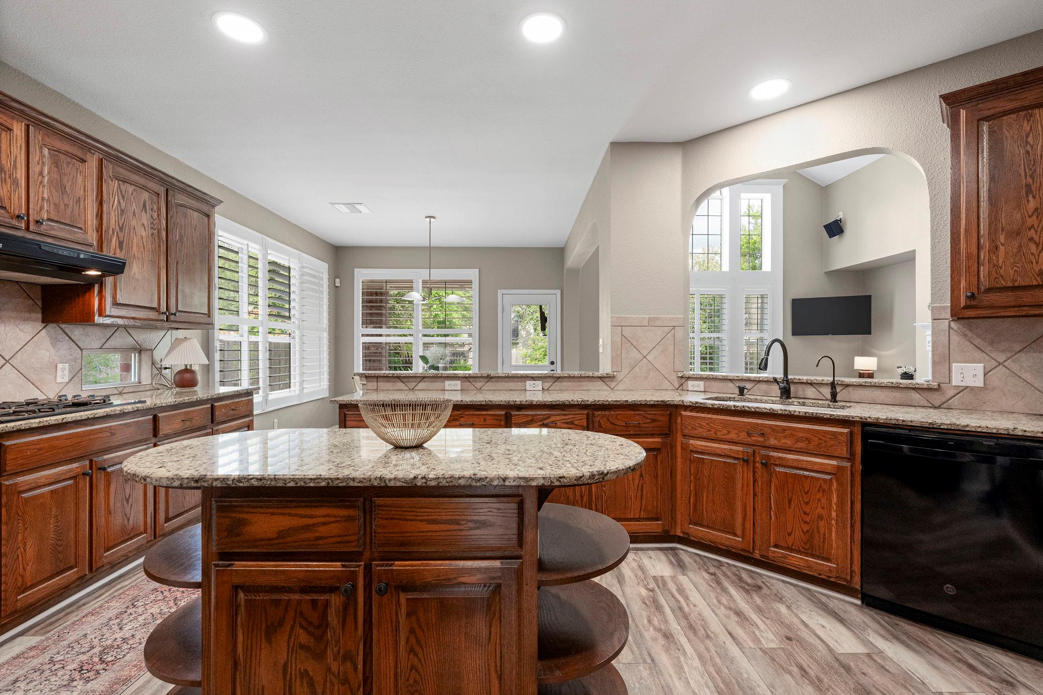 5800 Anselm Ct, Austin, TX 78739