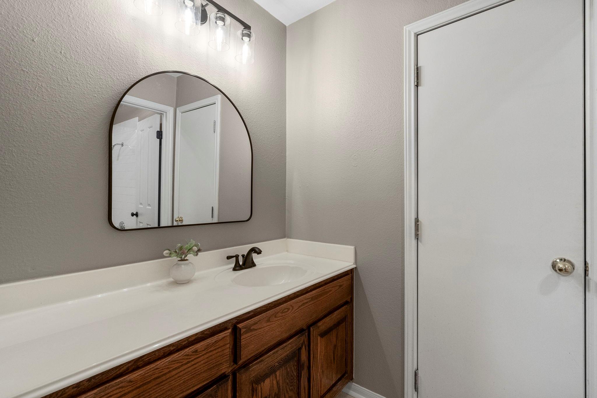 5800 Anselm Ct, Austin, TX 78739