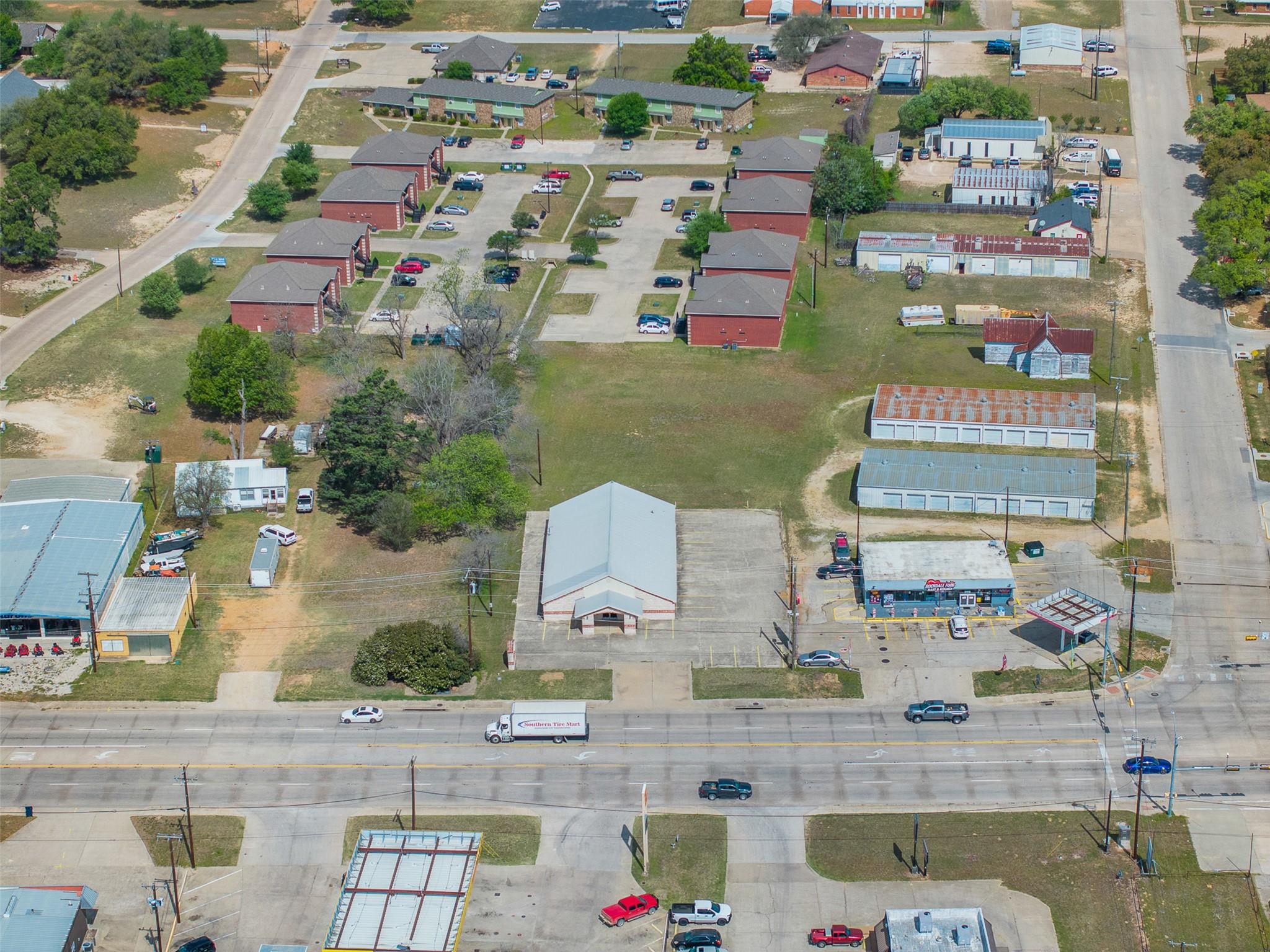 1306 W Cameron Ave, Rockdale, TX 76567