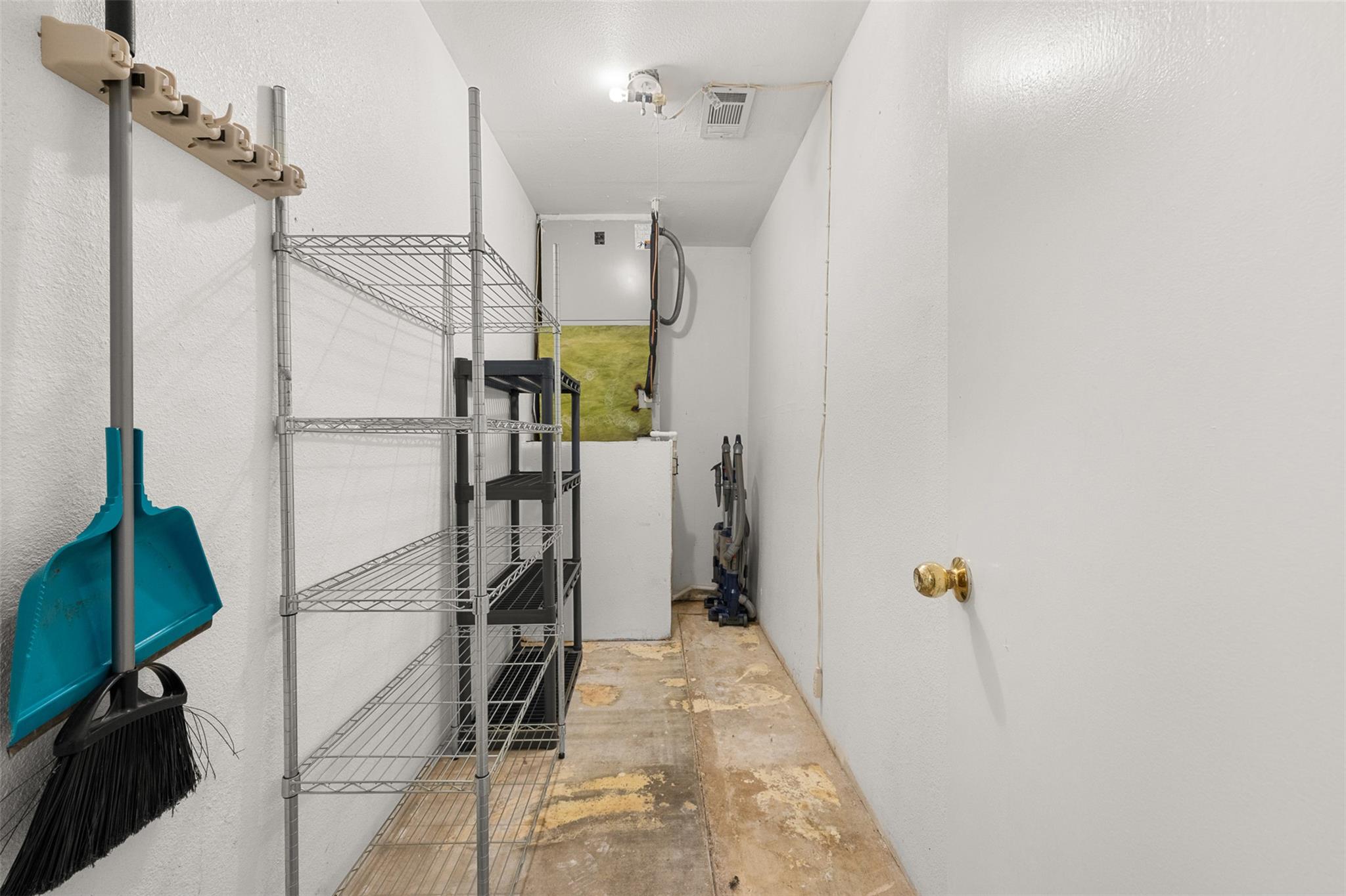 1306 W Cameron Ave, Rockdale, TX 76567