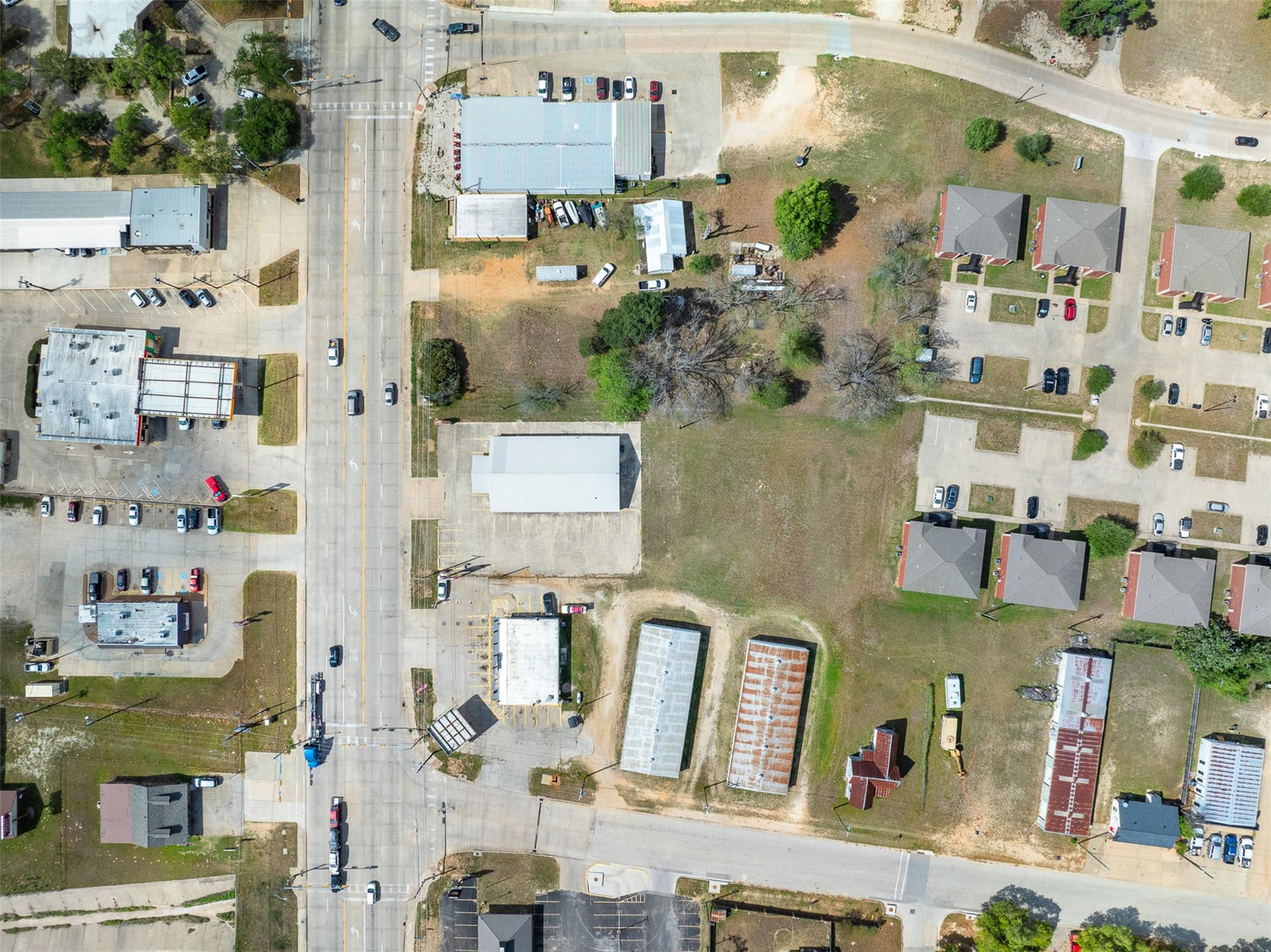 1306 W Cameron Ave, Rockdale, TX 76567