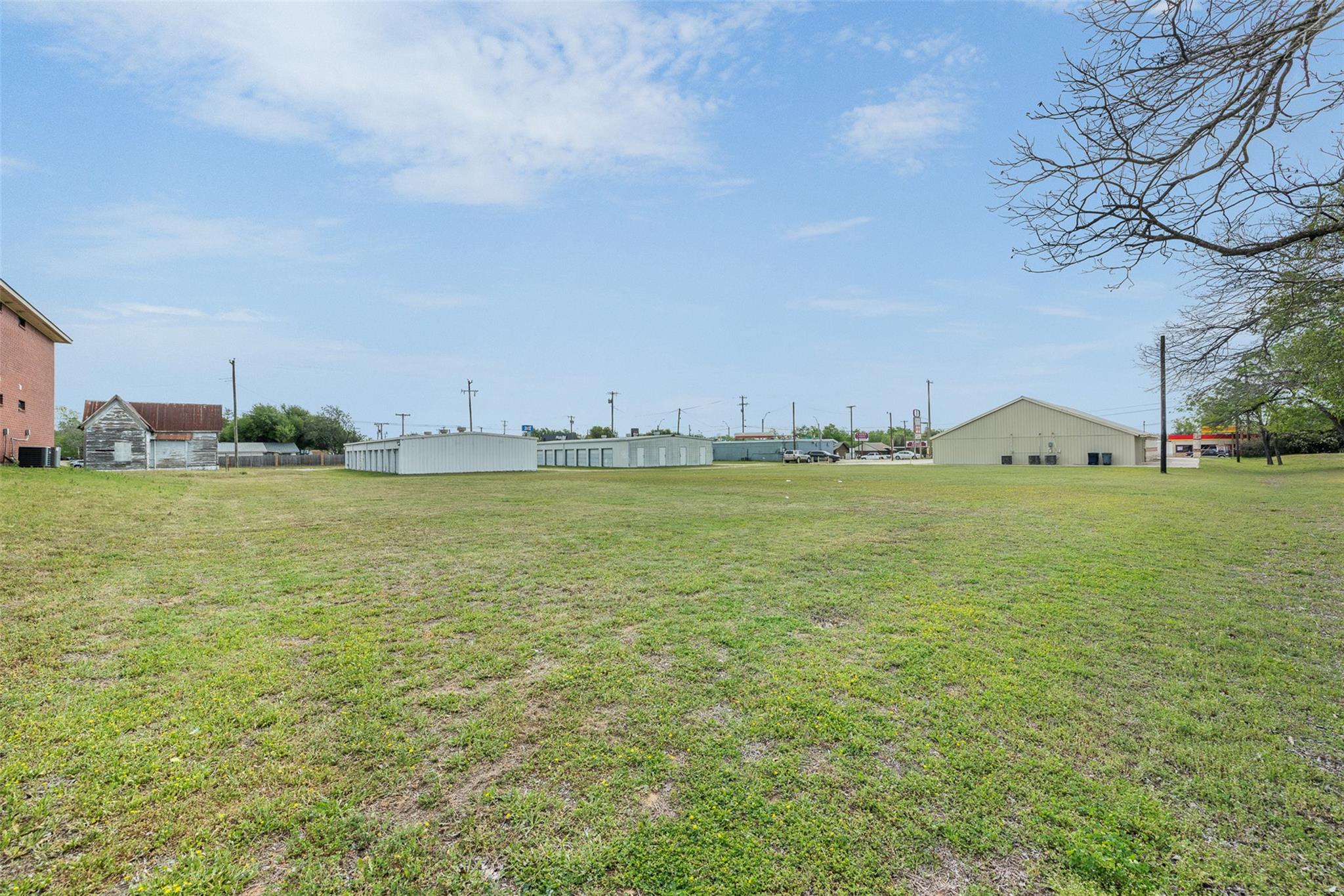 1306 W Cameron Ave, Rockdale, TX 76567