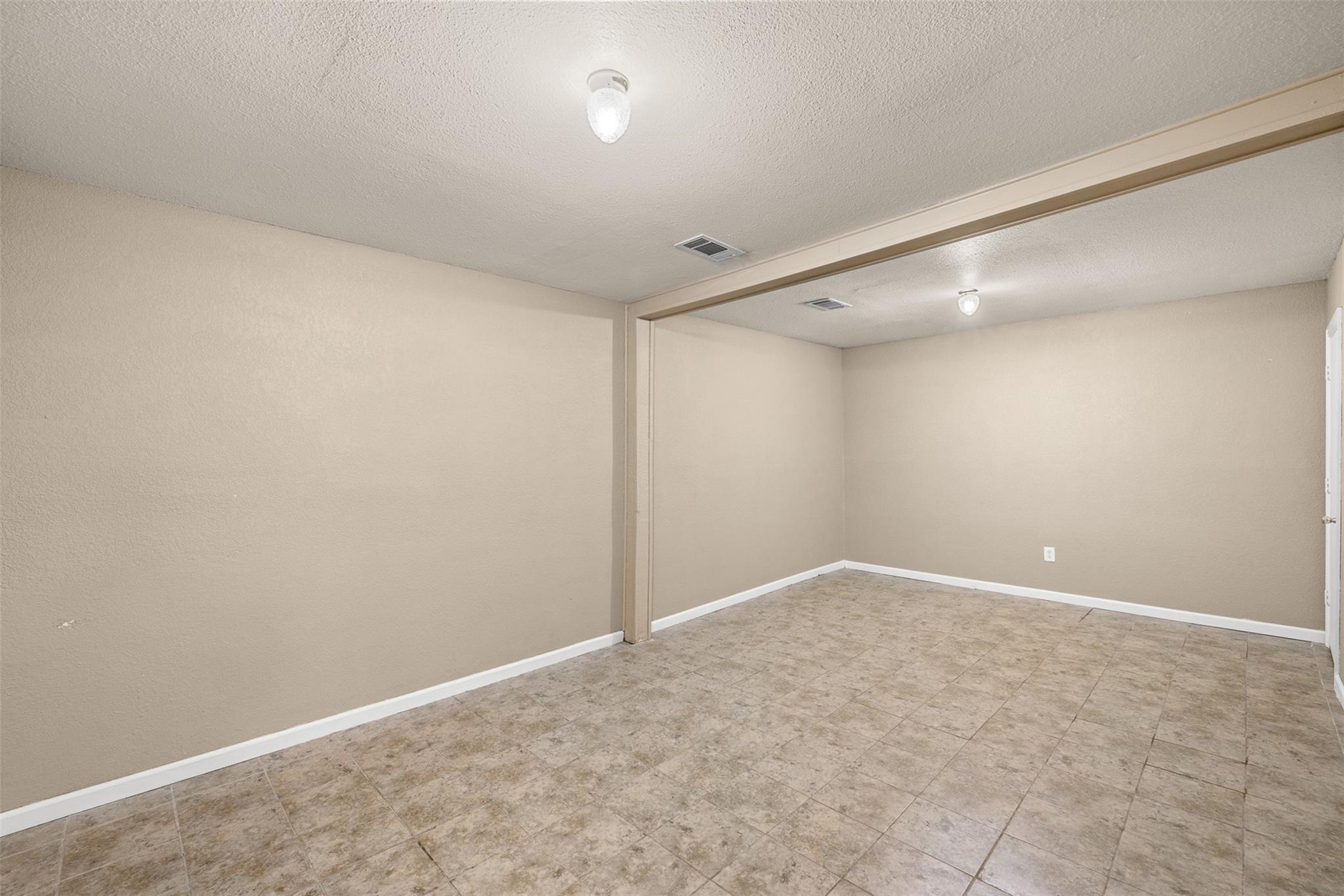 1306 W Cameron Ave, Rockdale, TX 76567