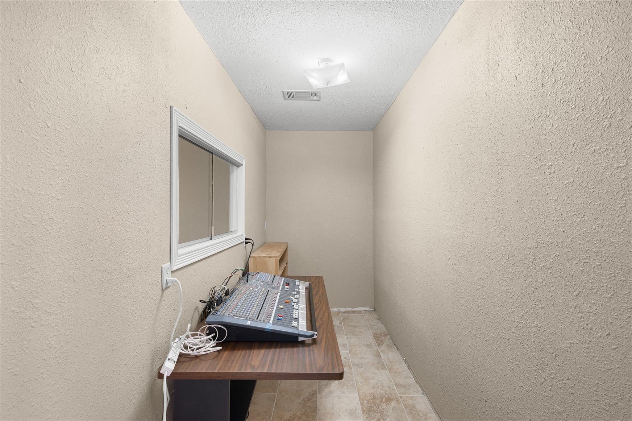 1306 W Cameron Ave, Rockdale, TX 76567