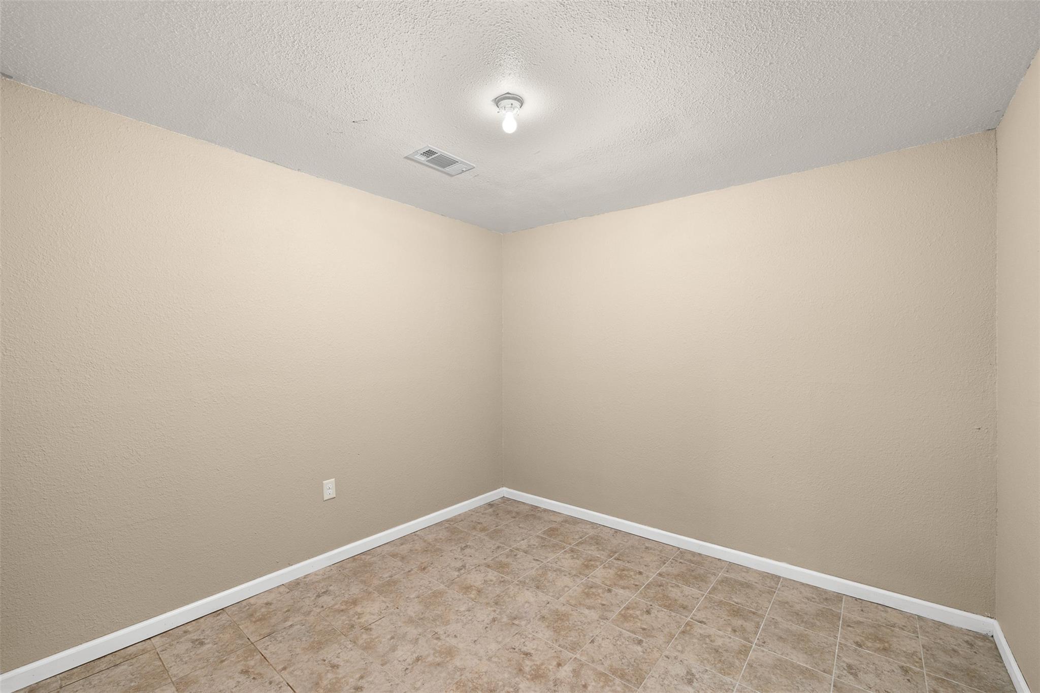 1306 W Cameron Ave, Rockdale, TX 76567