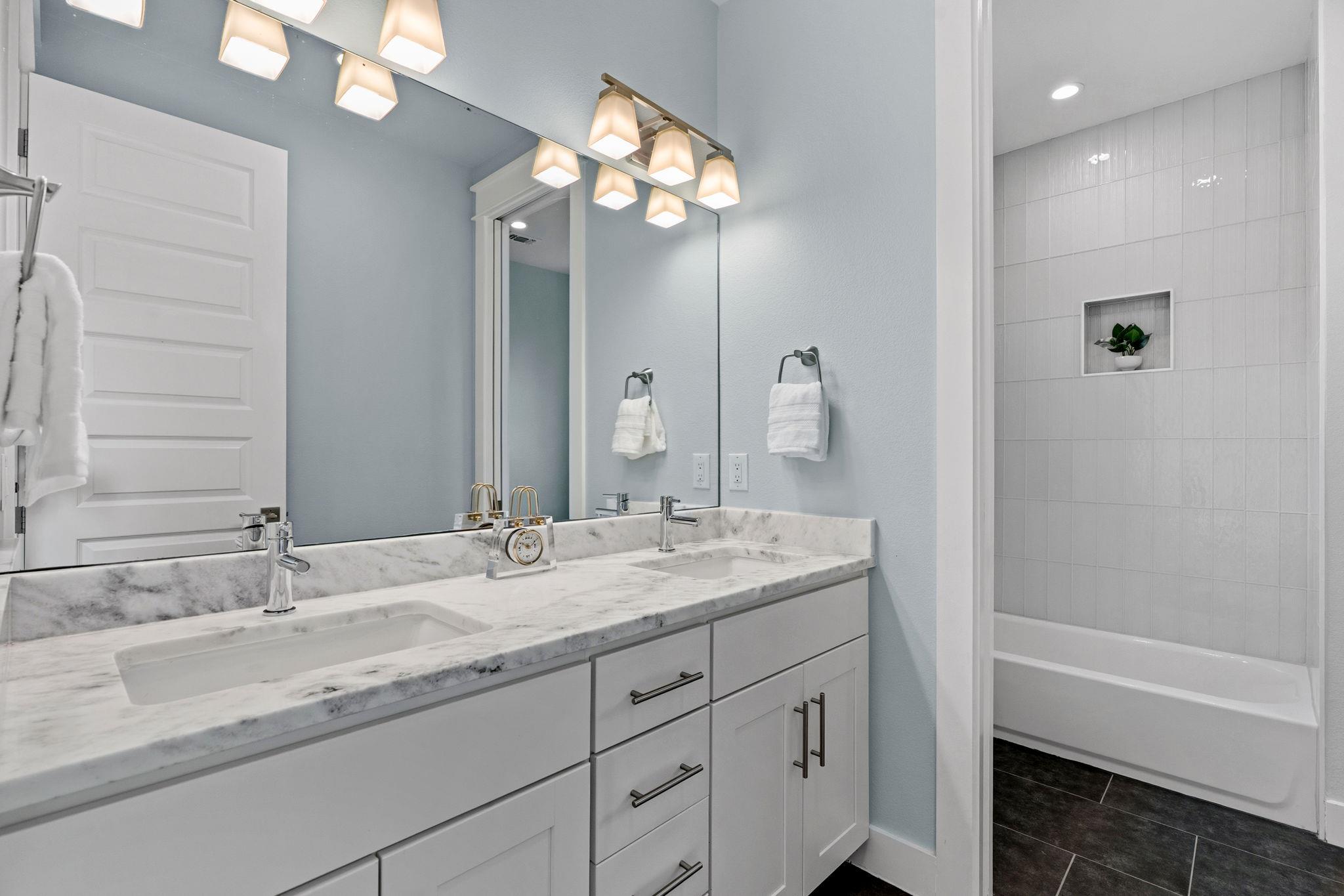 1409 Alegria Rd # B, Austin, TX 78757