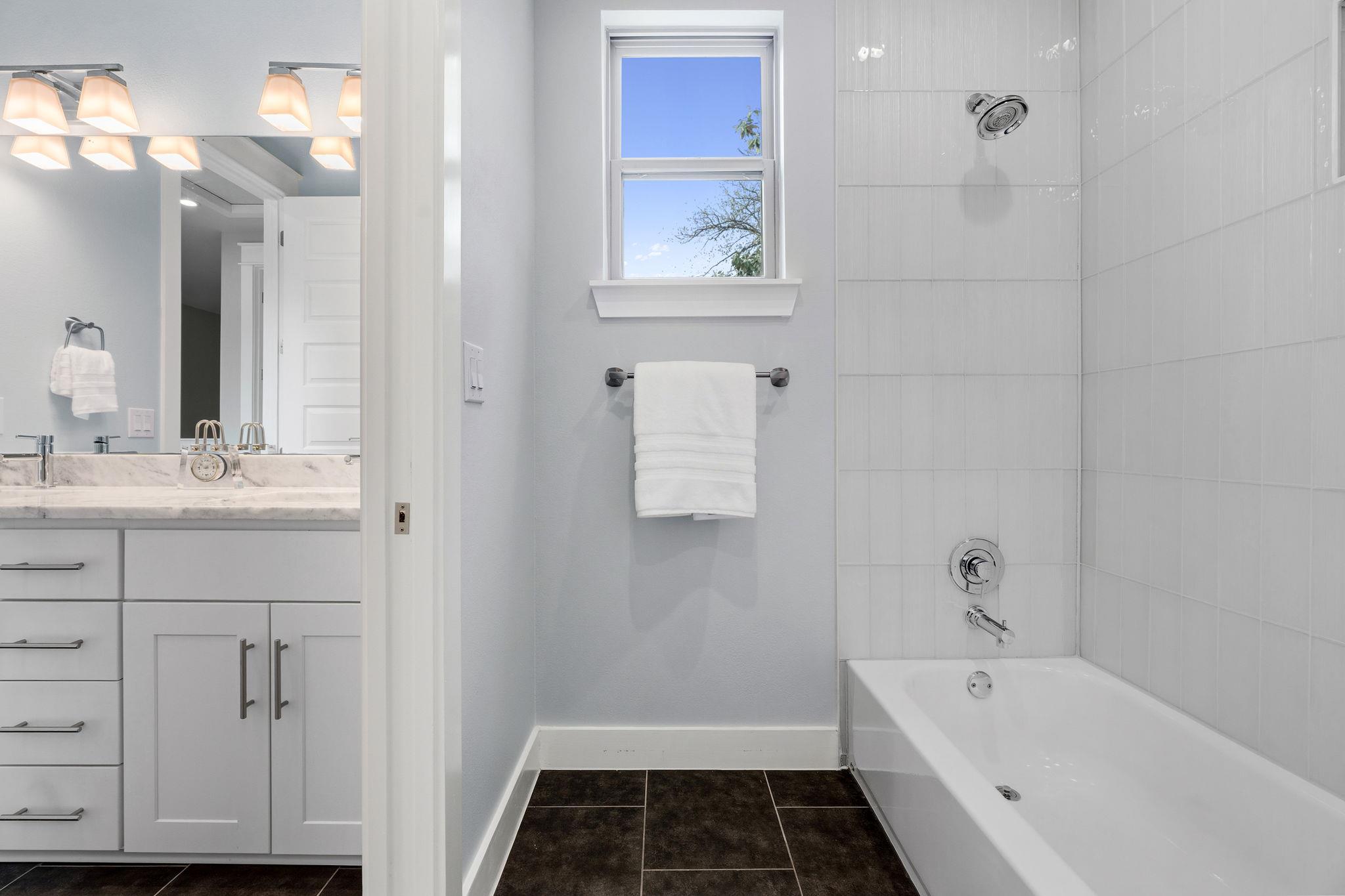 1409 Alegria Rd # B, Austin, TX 78757