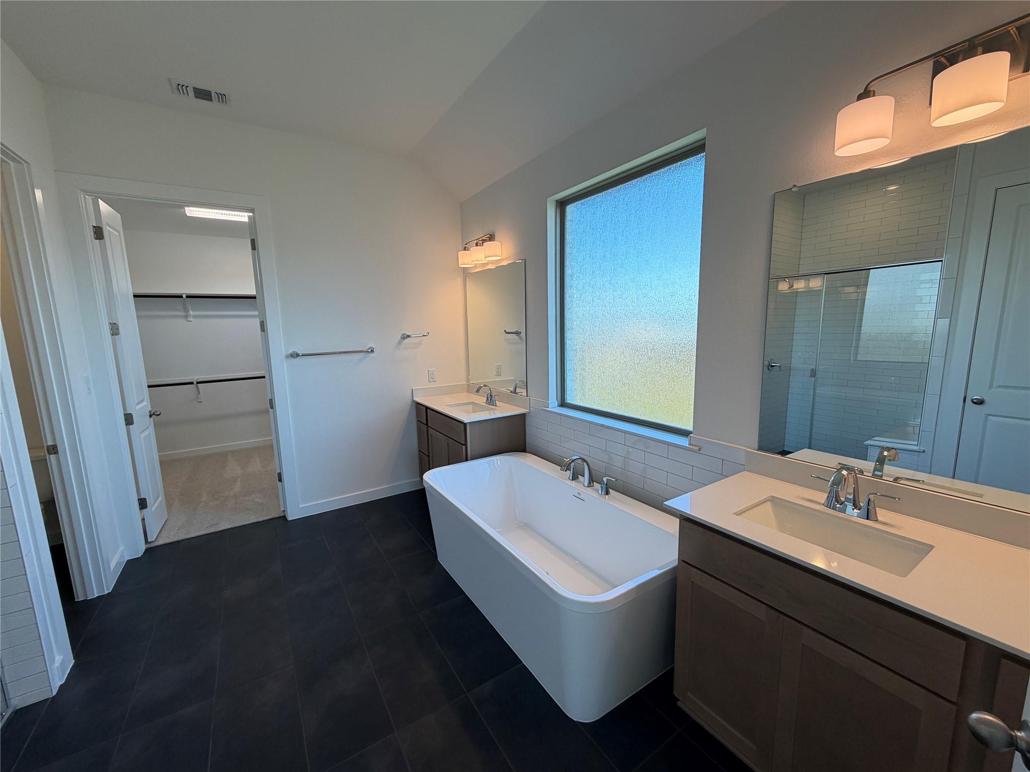 109 Statue Dr, Liberty Hill, TX 78642