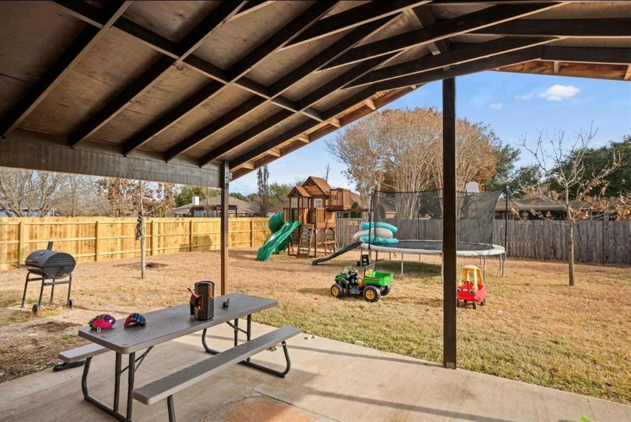 512 Mockingbird Ln, Lockhart, TX 78644