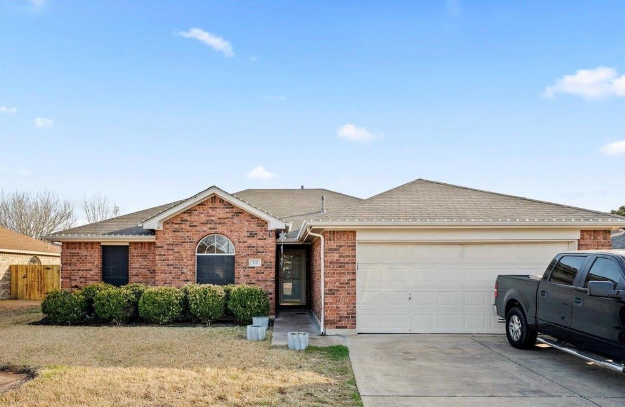 512 Mockingbird Ln, Lockhart, TX 78644
