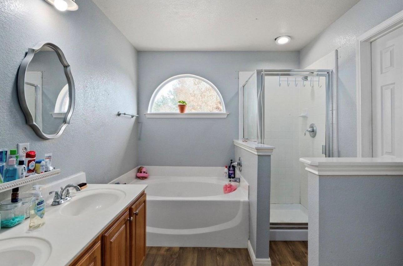 512 Mockingbird Ln, Lockhart, TX 78644