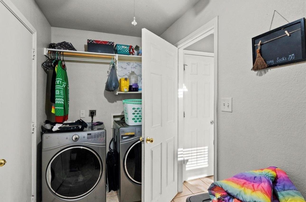 512 Mockingbird Ln, Lockhart, TX 78644