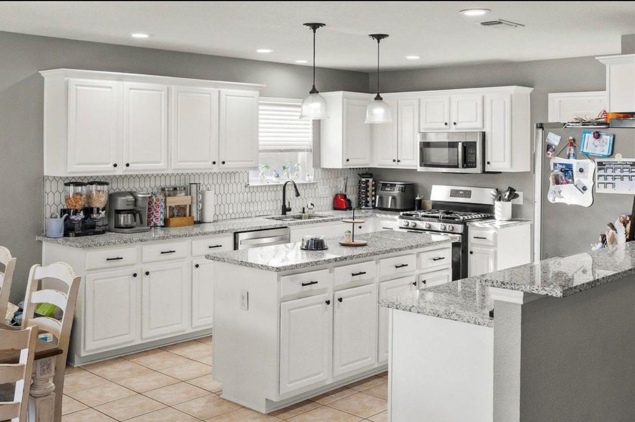 512 Mockingbird Ln, Lockhart, TX 78644