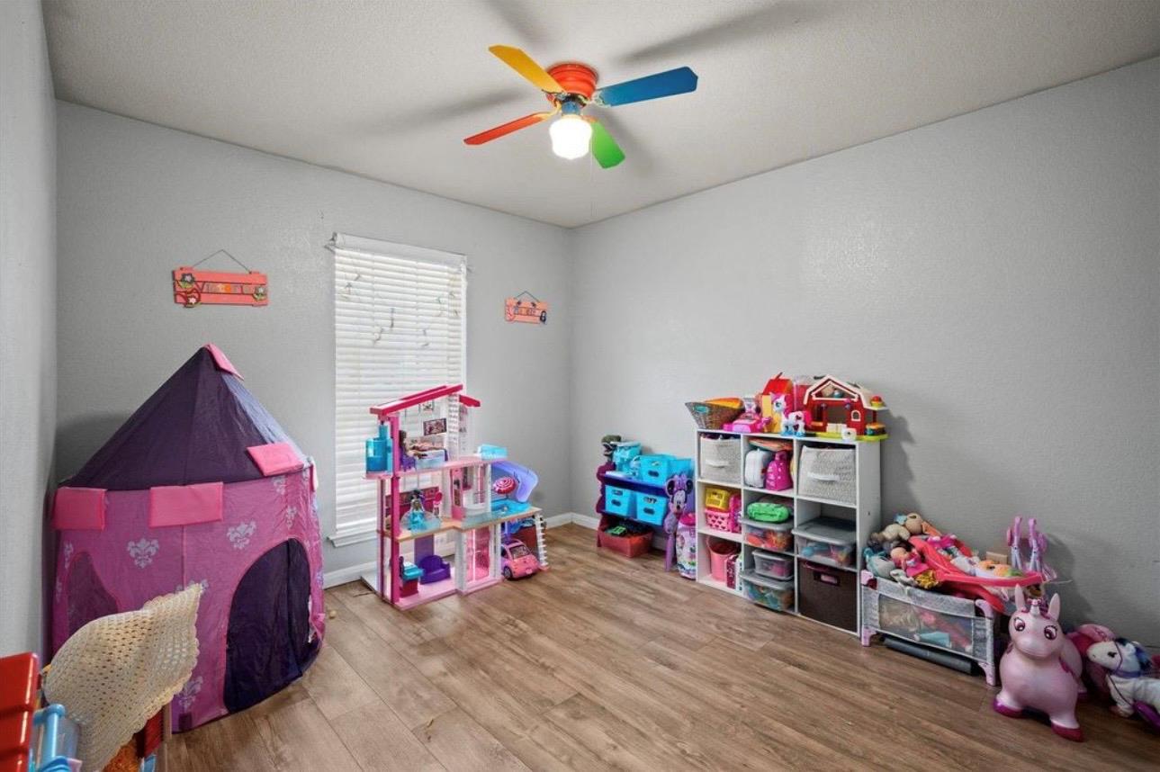 512 Mockingbird Ln, Lockhart, TX 78644