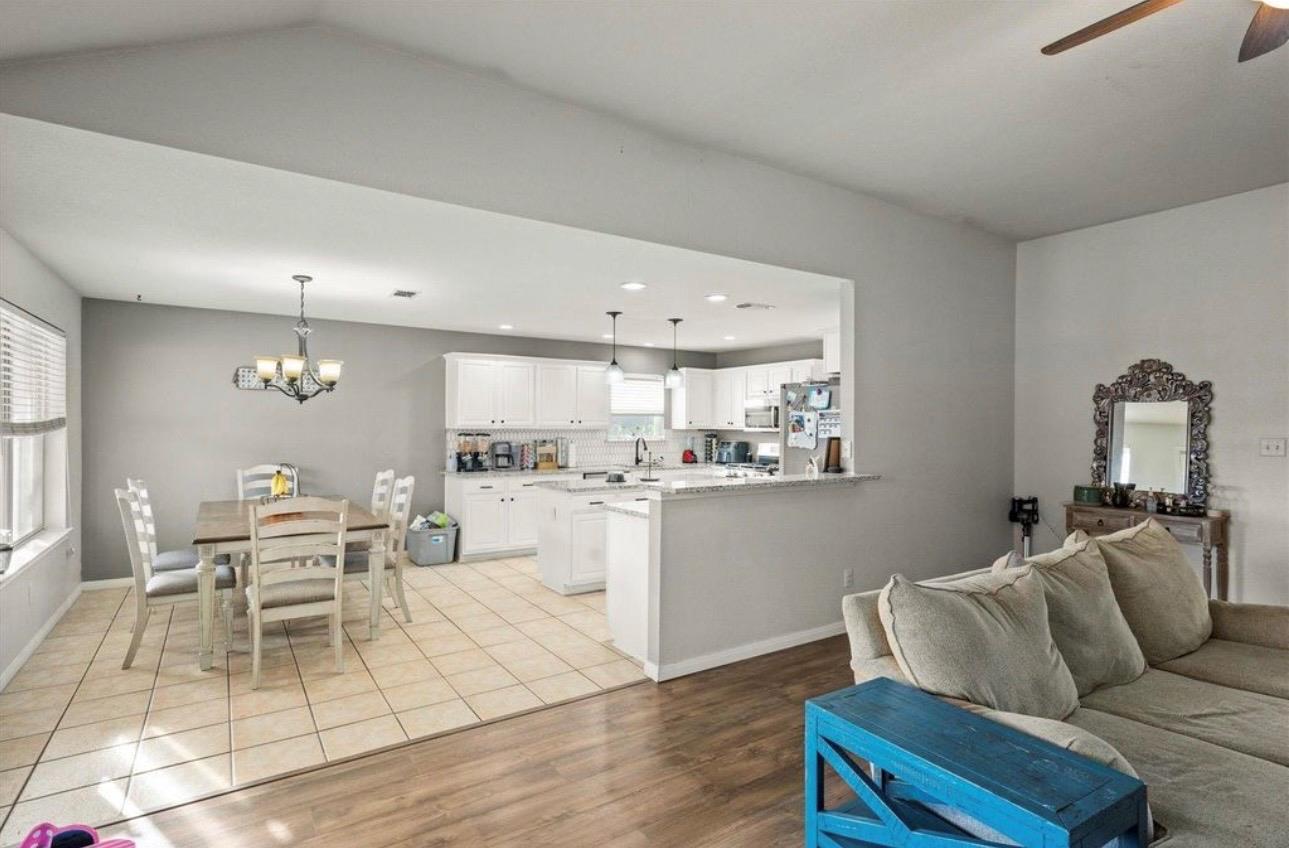 512 Mockingbird Ln, Lockhart, TX 78644