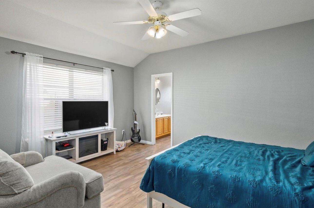 512 Mockingbird Ln, Lockhart, TX 78644