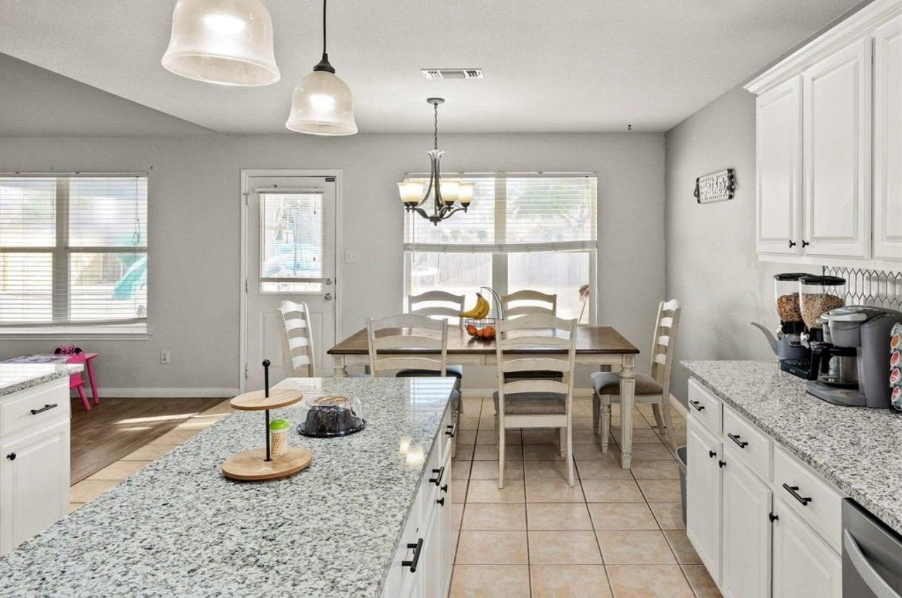 512 Mockingbird Ln, Lockhart, TX 78644