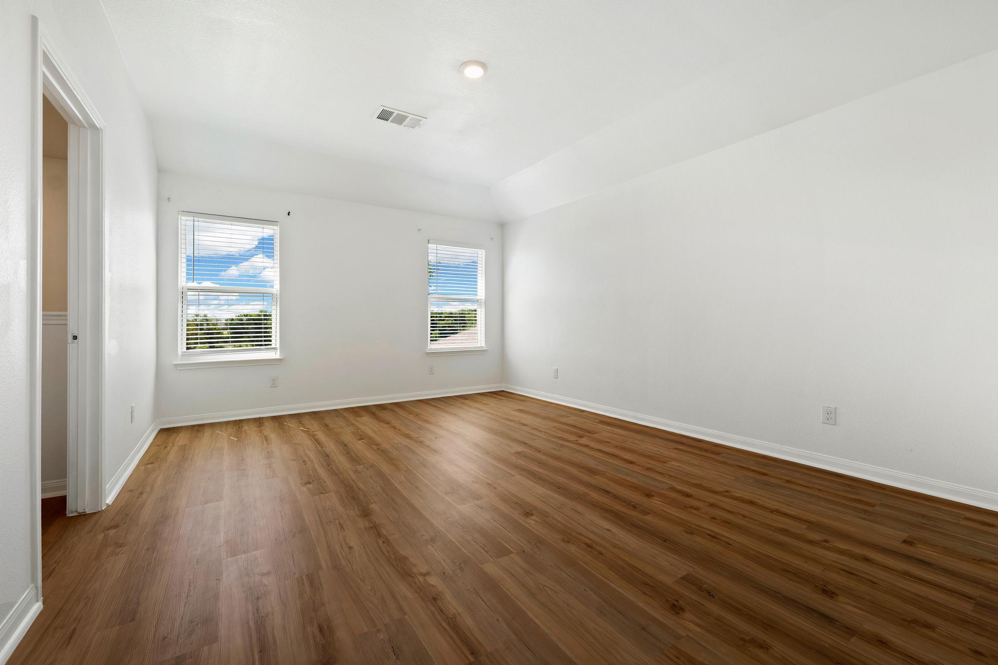 317 Crescent Park Dr, Jarrell, TX 76537