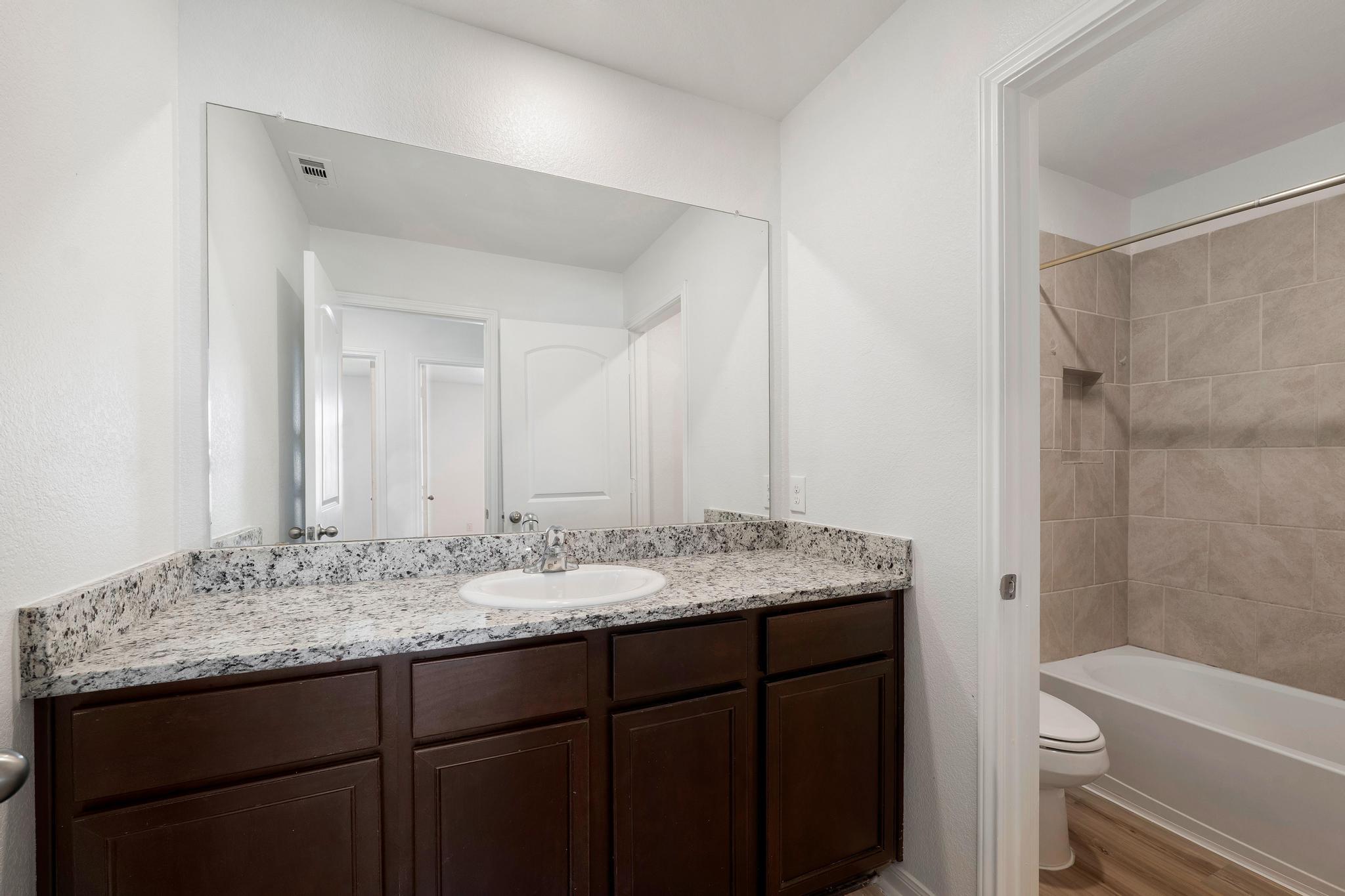 317 Crescent Park Dr, Jarrell, TX 76537