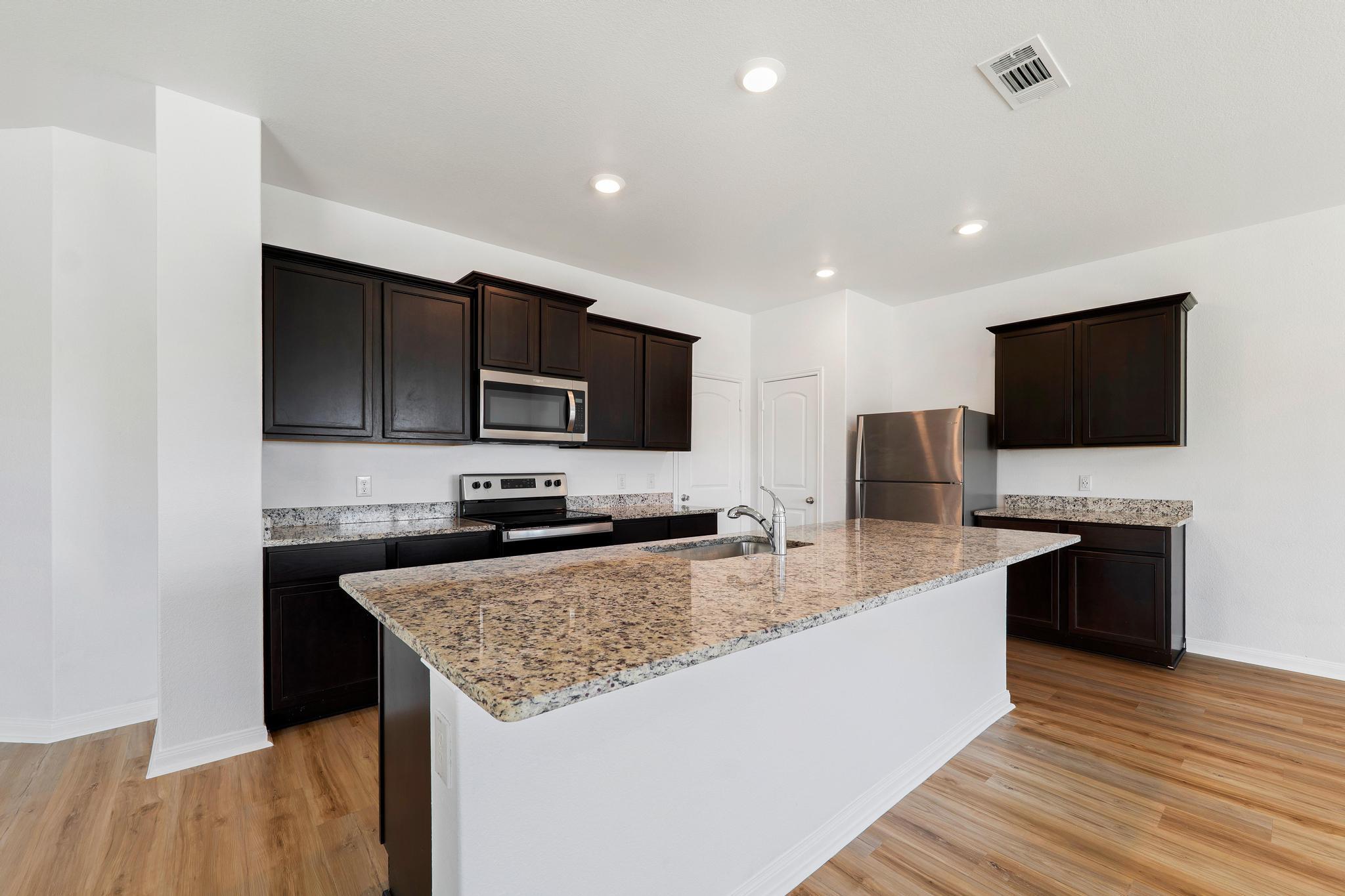 317 Crescent Park Dr, Jarrell, TX 76537