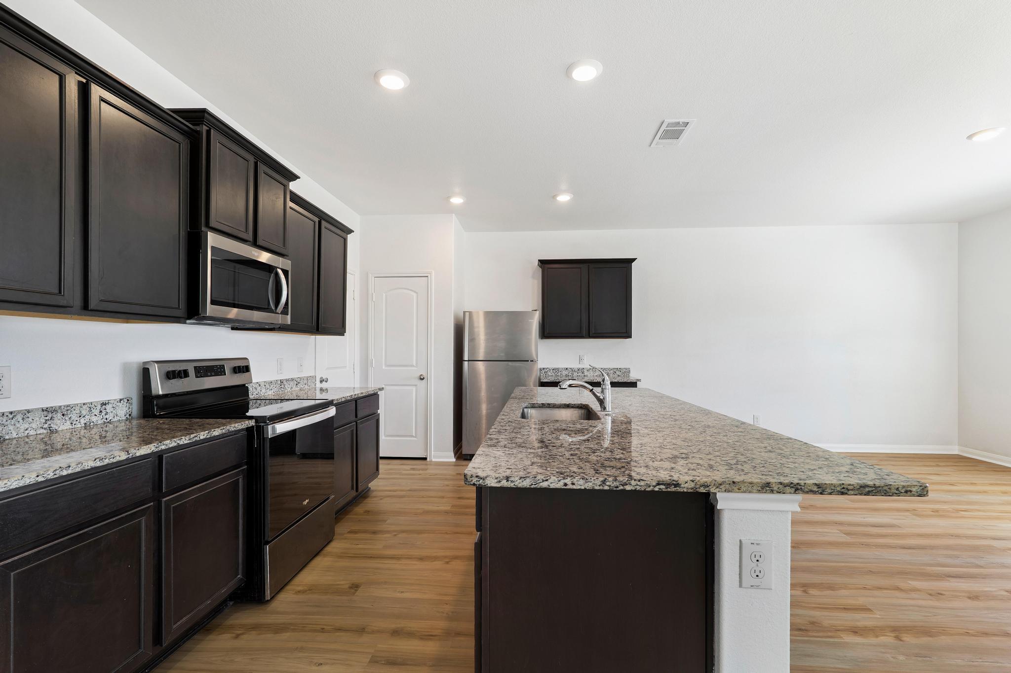 317 Crescent Park Dr, Jarrell, TX 76537