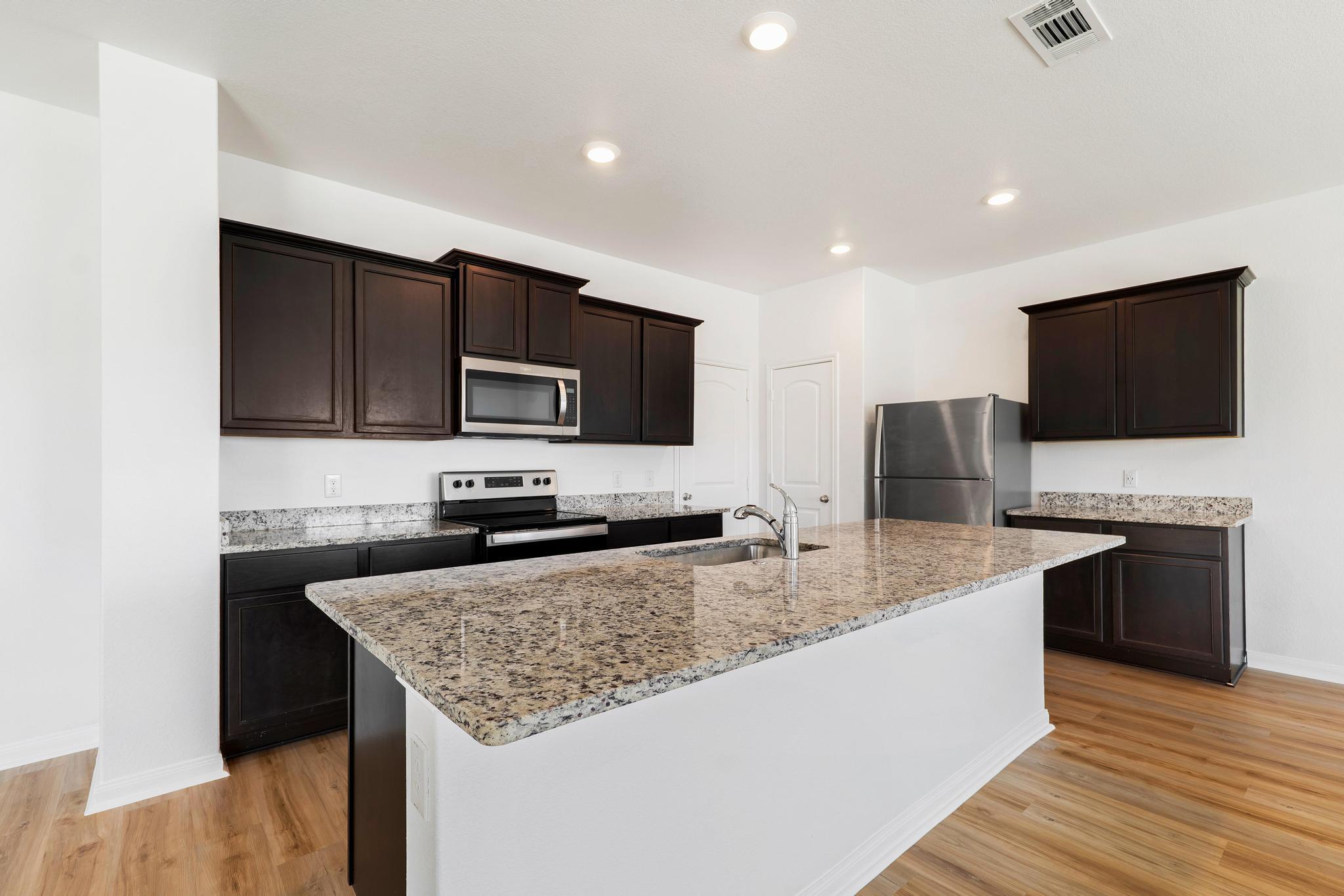 317 Crescent Park Dr, Jarrell, TX 76537