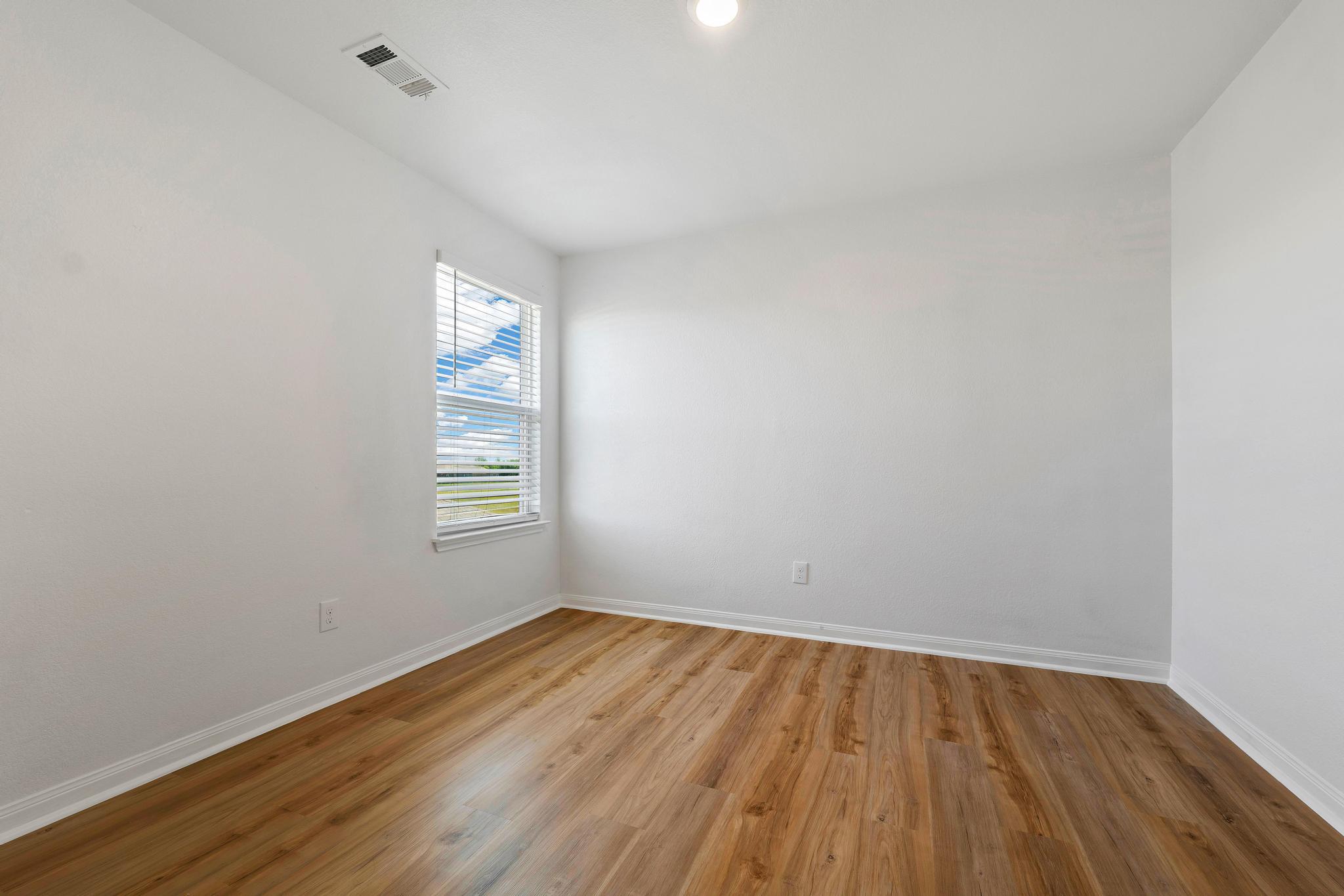 317 Crescent Park Dr, Jarrell, TX 76537