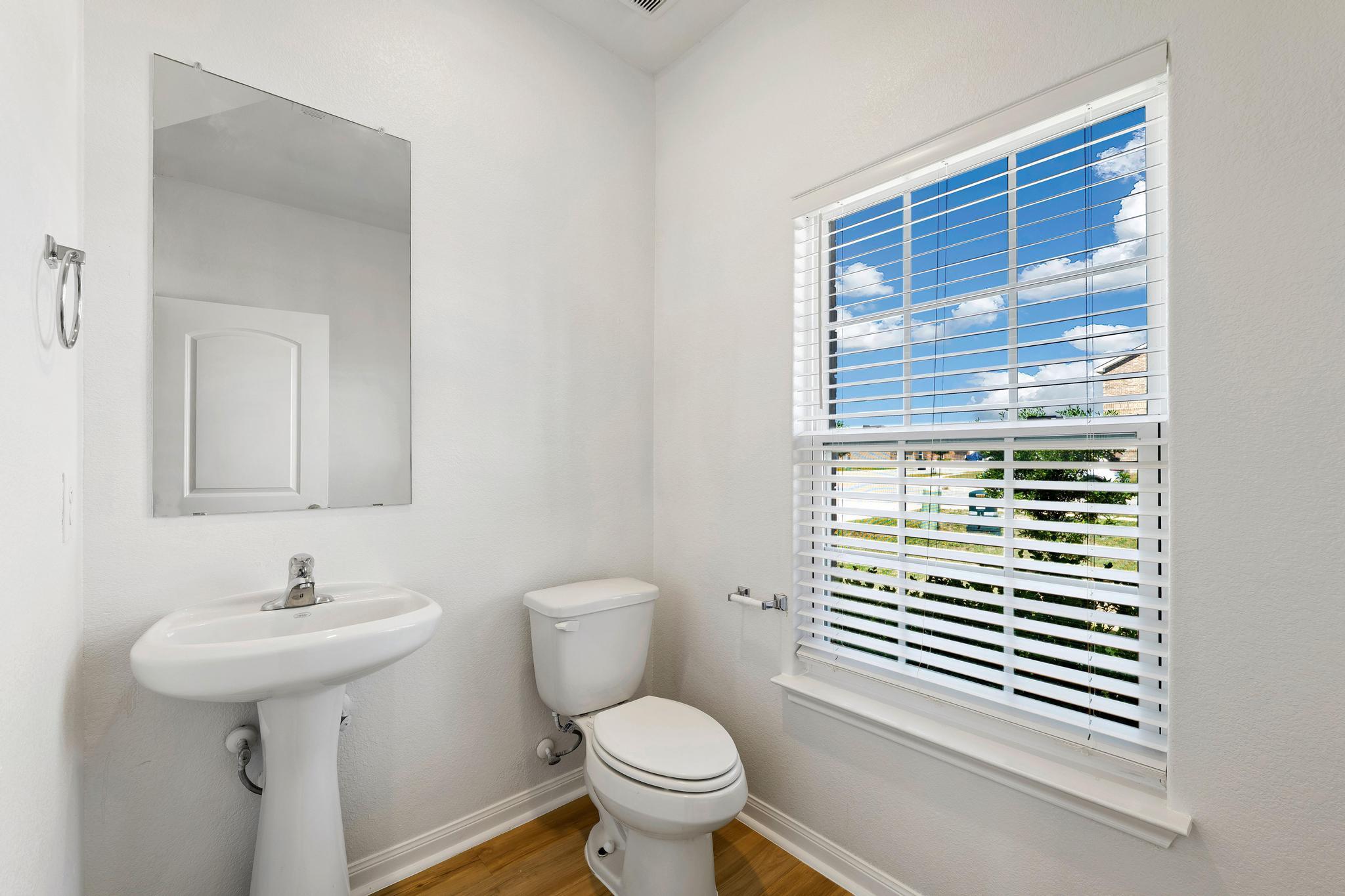 317 Crescent Park Dr, Jarrell, TX 76537