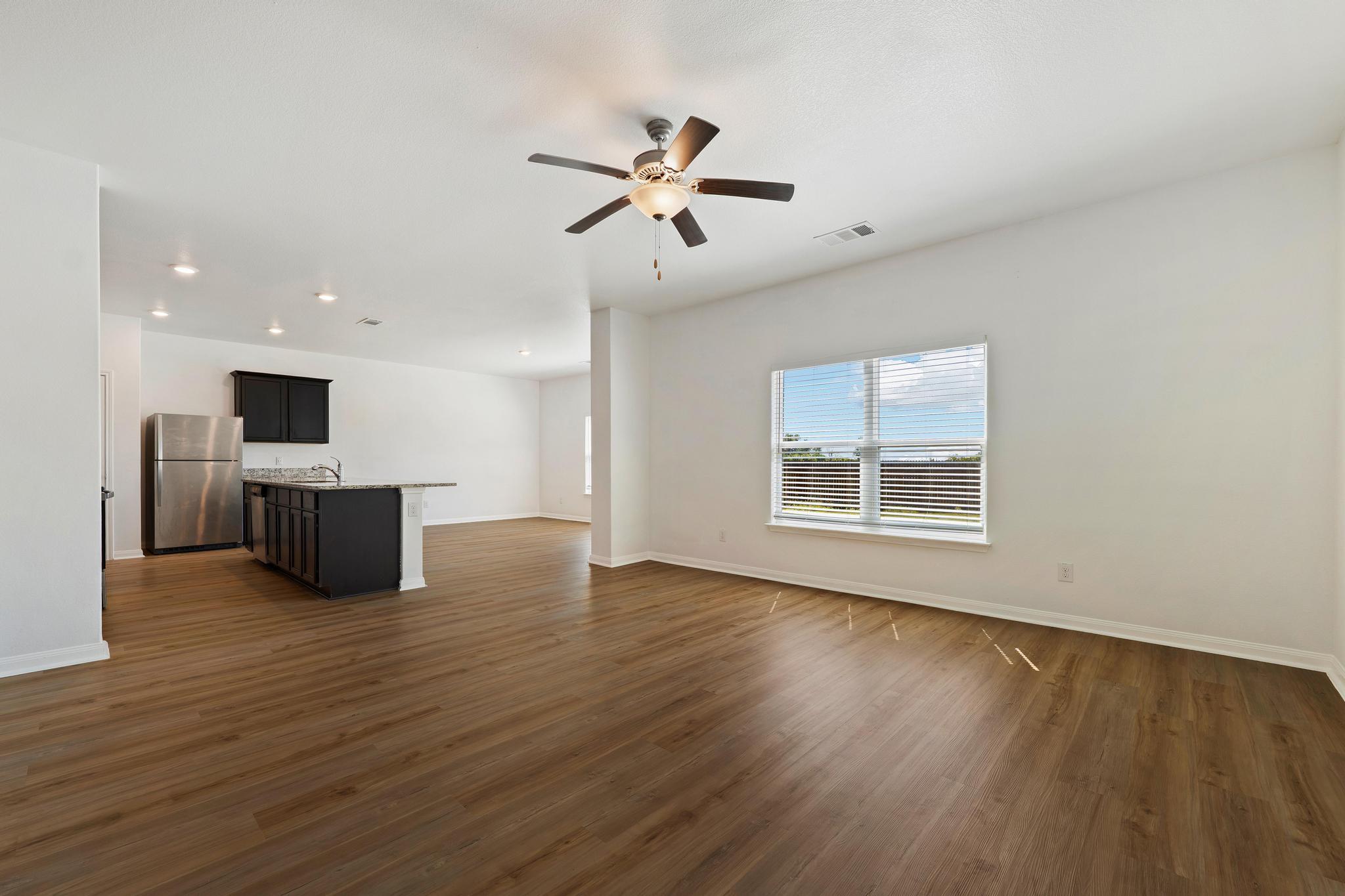 317 Crescent Park Dr, Jarrell, TX 76537