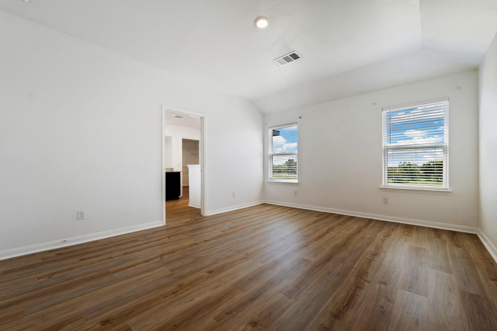 317 Crescent Park Dr, Jarrell, TX 76537