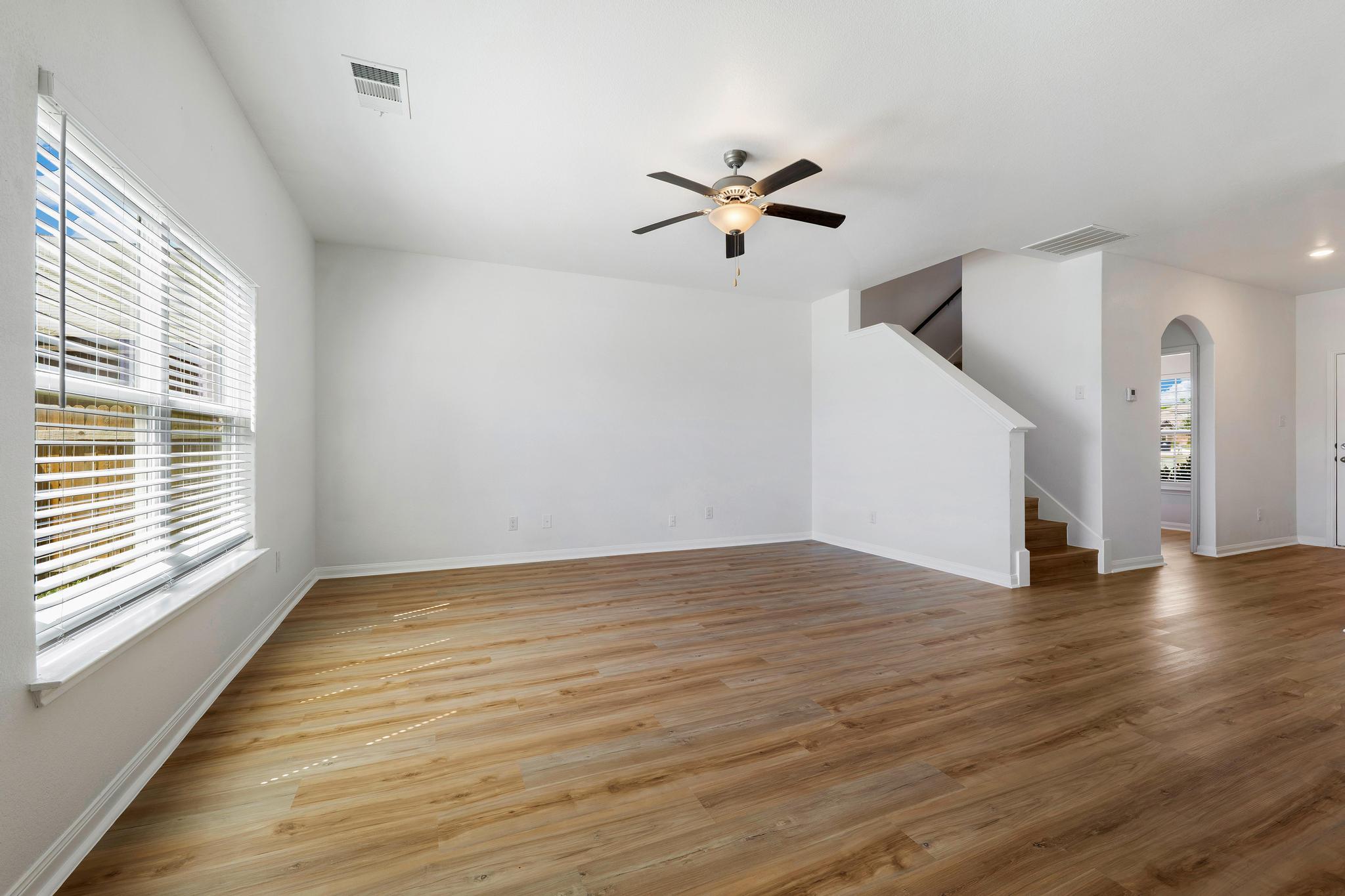 317 Crescent Park Dr, Jarrell, TX 76537