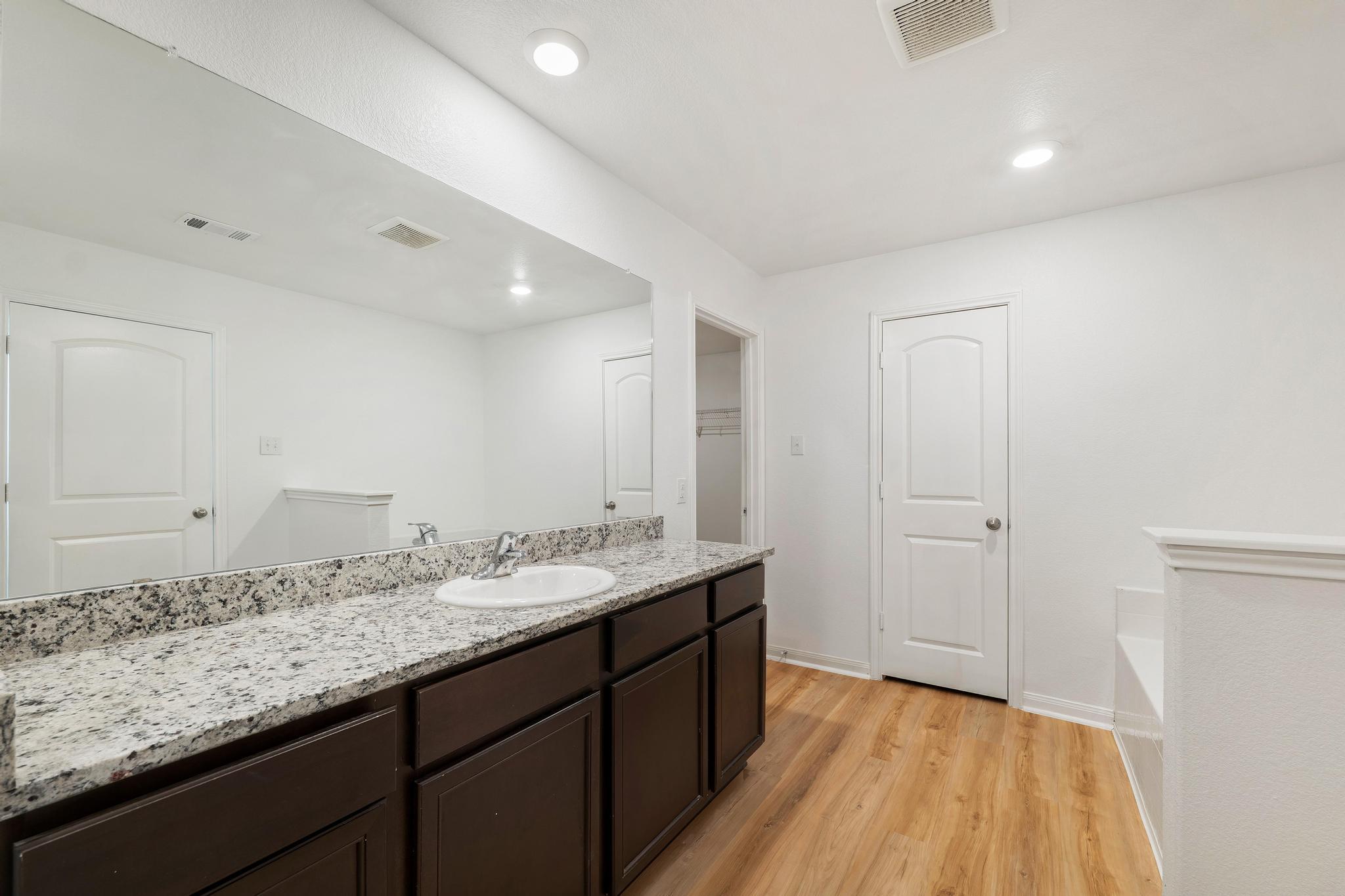 317 Crescent Park Dr, Jarrell, TX 76537