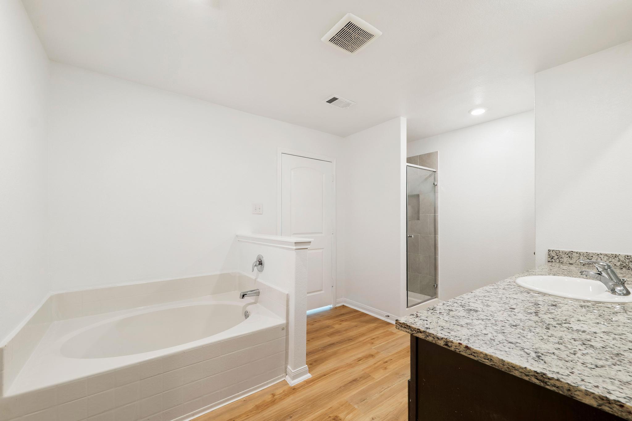 317 Crescent Park Dr, Jarrell, TX 76537