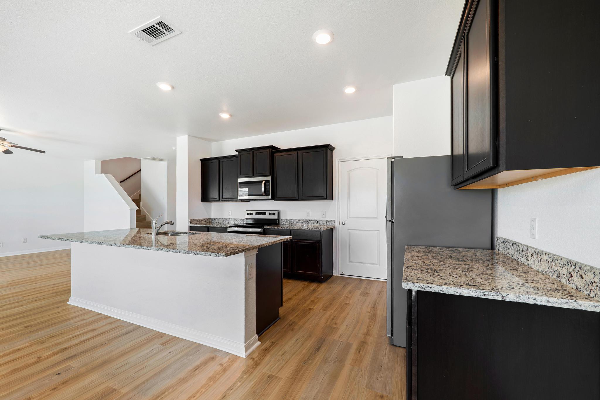 317 Crescent Park Dr, Jarrell, TX 76537